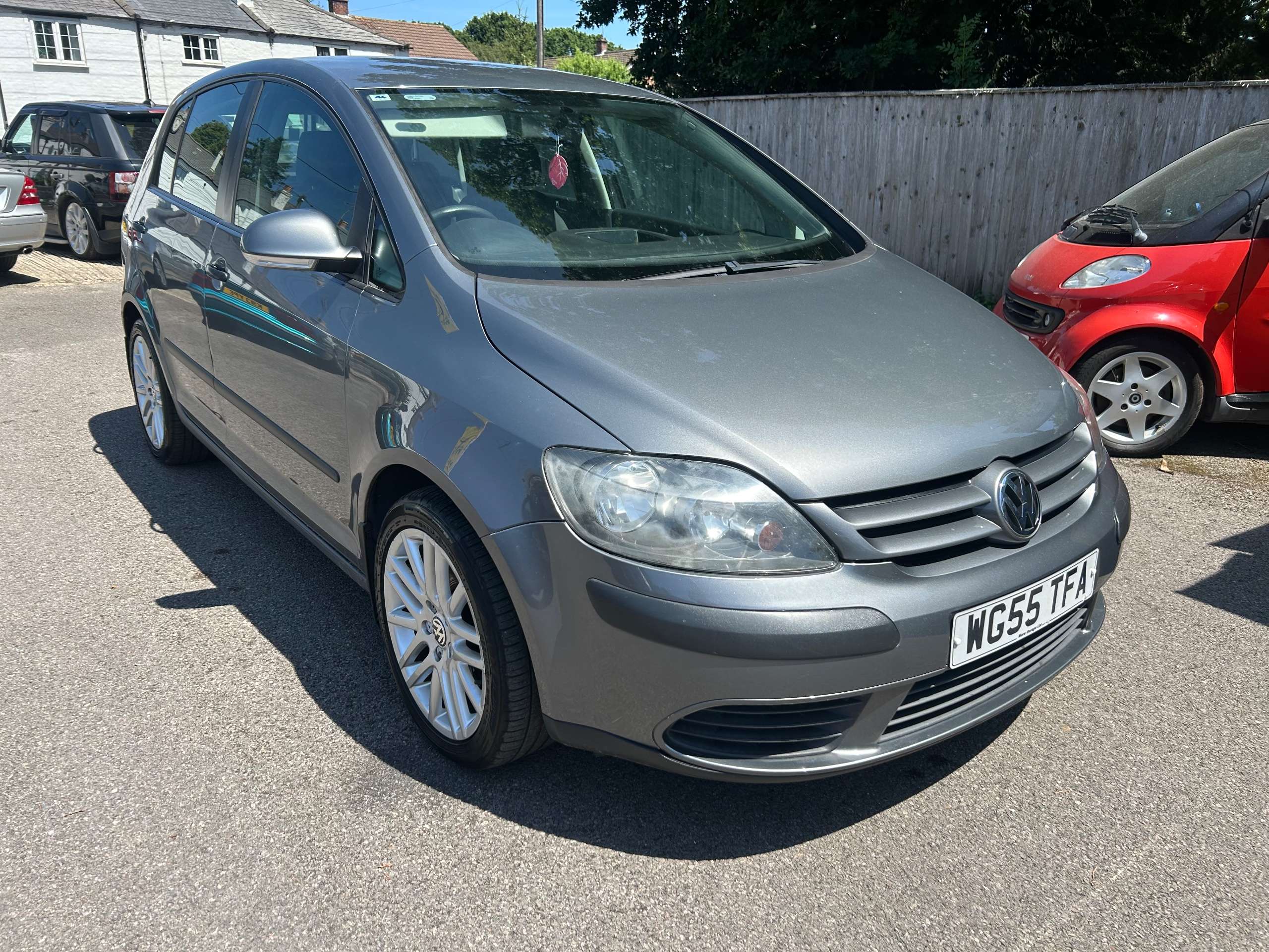 A 2005 VOLKSWAGEN GOLF PLUS 1.6 FSI S Hatchback 5dr Petrol Manual (178 g/km, 113 bhp) A 2005 VOLKSWAGEN GOLF PLUS 1.6 FSI S Hatchback 5dr Petrol Manual (178 g/km, 113 bhp)