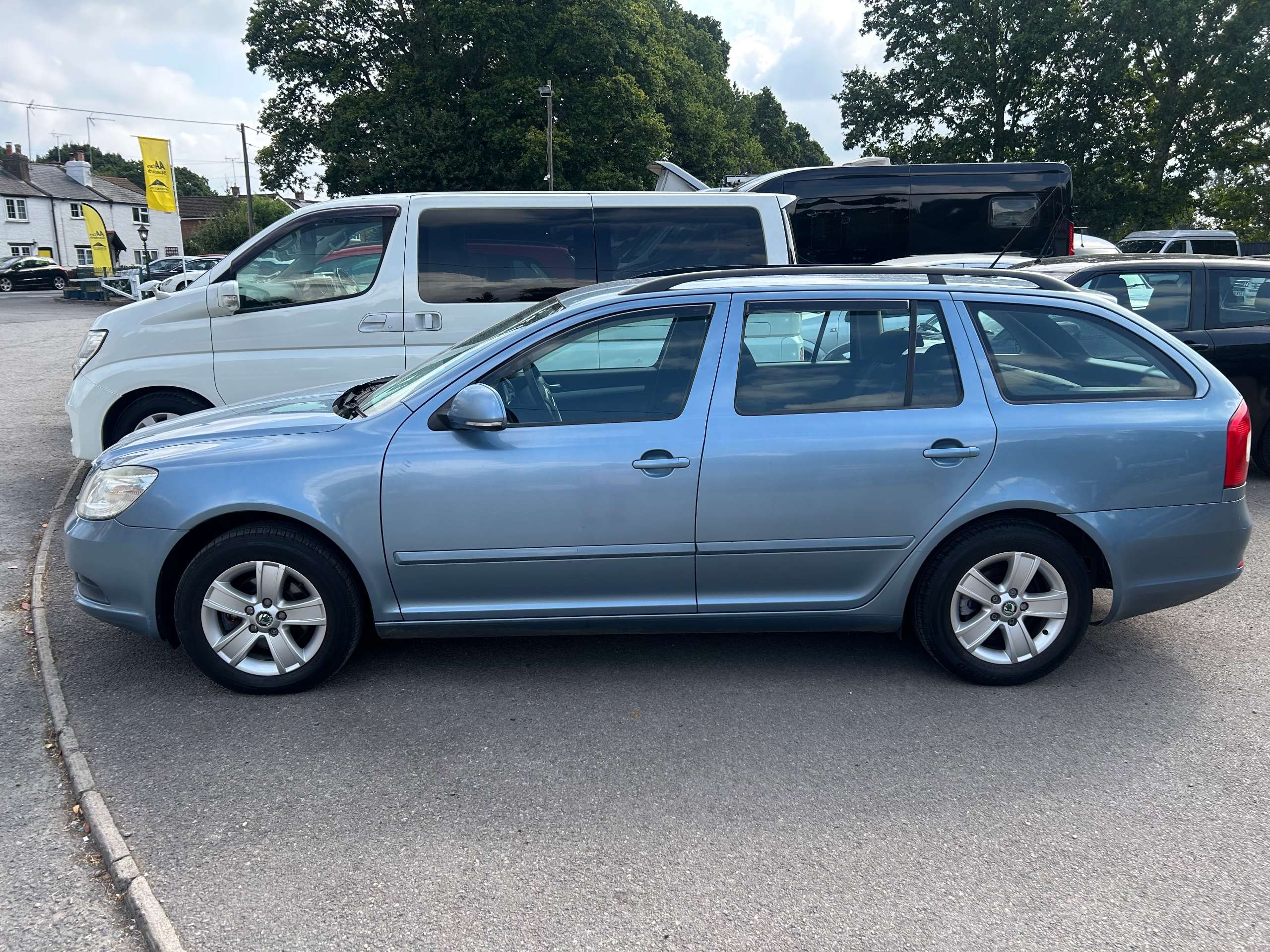 A 2010 SKODA OCTAVIA 1.6 TDI SE Estate 5dr Diesel Manual Euro 5 (105 ps) A 2010 SKODA OCTAVIA 1.6 TDI SE Estate 5dr Diesel Manual Euro 5 (105 ps)