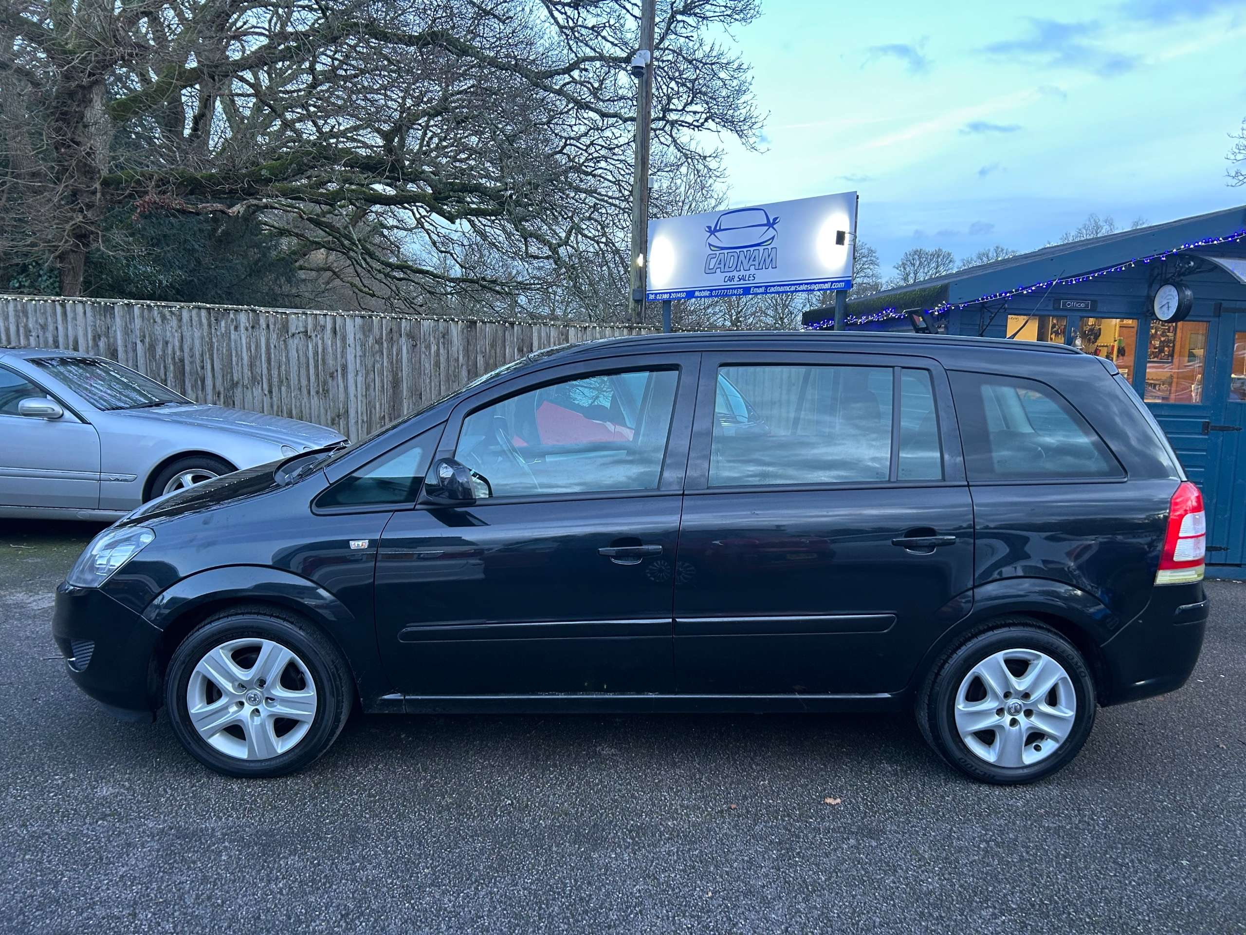 A 2014 VAUXHALL ZAFIRA 1.8 16V Exclusiv MPV 5dr Petrol Manual Euro 5 (120 ps) A 2014 VAUXHALL ZAFIRA 1.8 16V Exclusiv MPV 5dr Petrol Manual Euro 5 (120 ps)