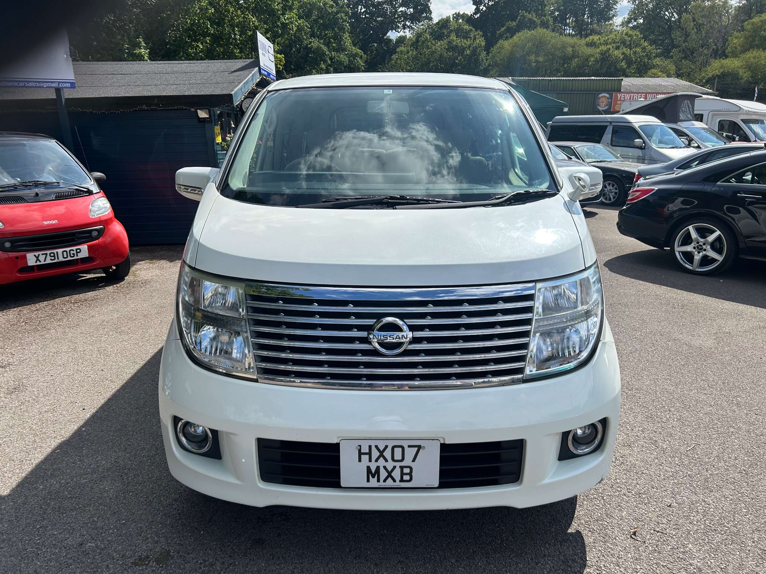 A 2007 NISSAN ELGRAND A 2007 NISSAN ELGRAND