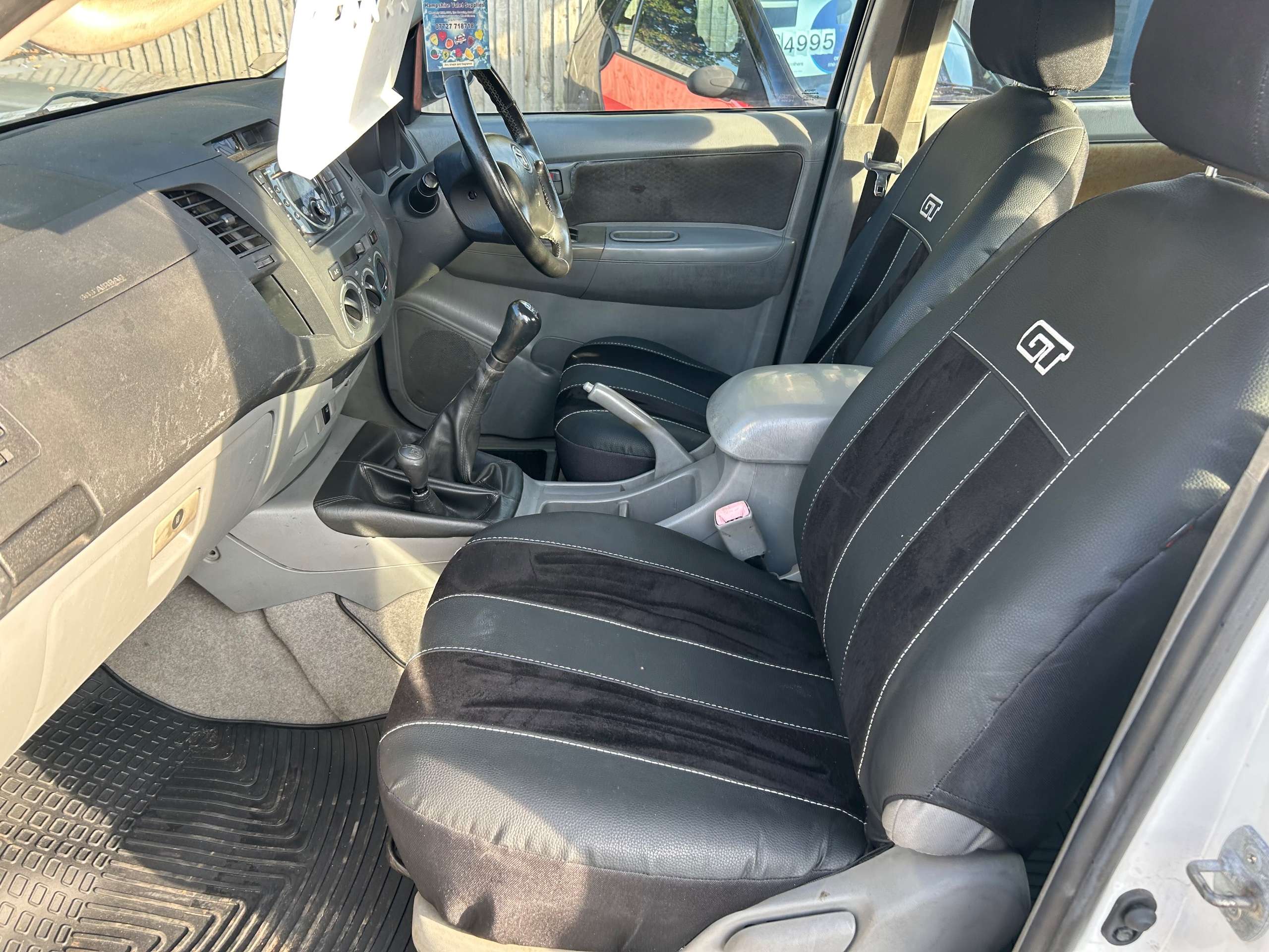 2011 TOYOTA HILUX 2011 TOYOTA HILUX