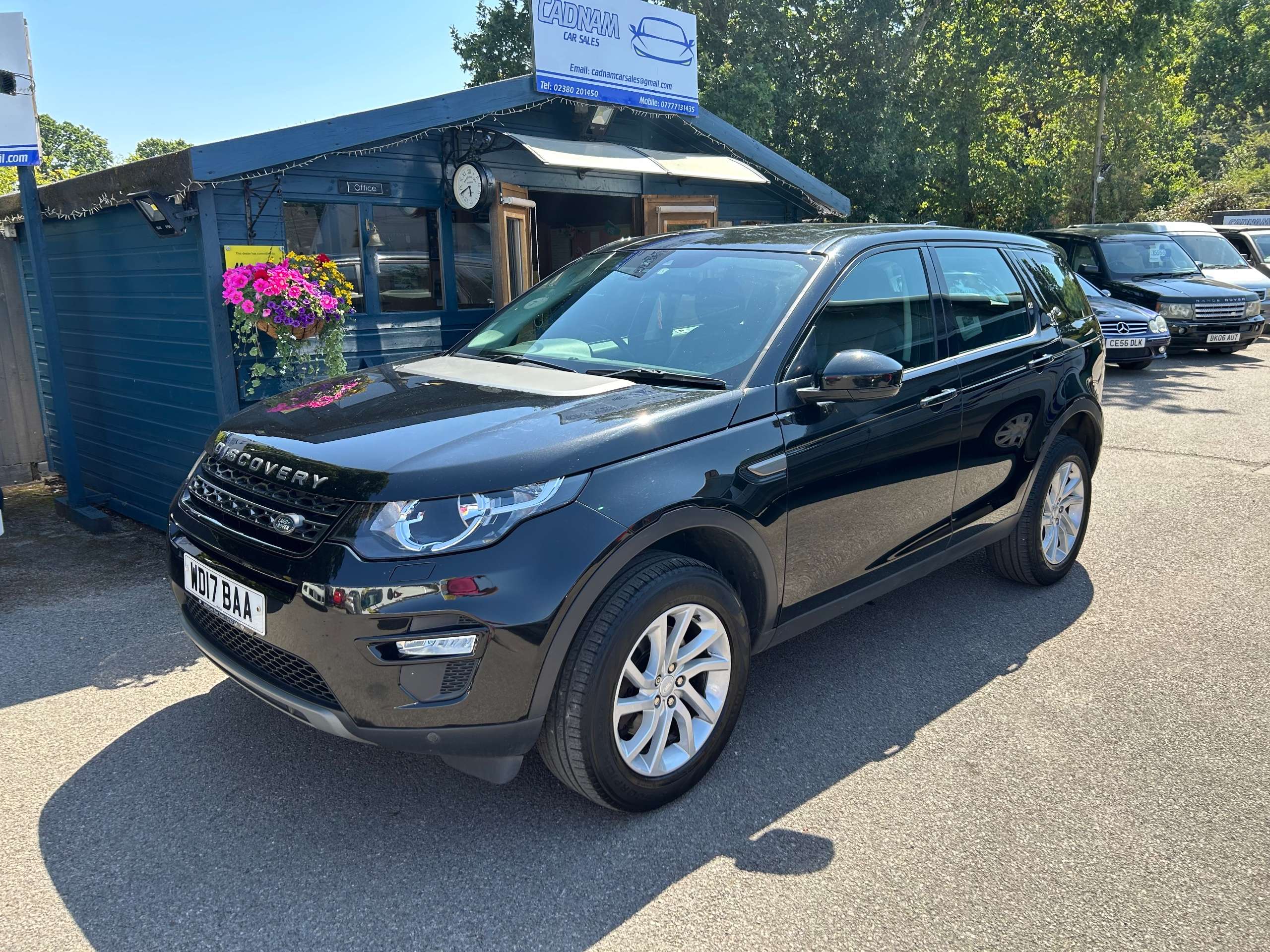 A 2017 LAND ROVER DISCOVERY SPORT 2.0 TD4 SE Tech SUV 5dr Diesel Manual 4WD Euro 6 (s/s) (180 ps) A 2017 LAND ROVER DISCOVERY SPORT 2.0 TD4 SE Tech SUV 5dr Diesel Manual 4WD Euro 6 (s/s) (180 ps)