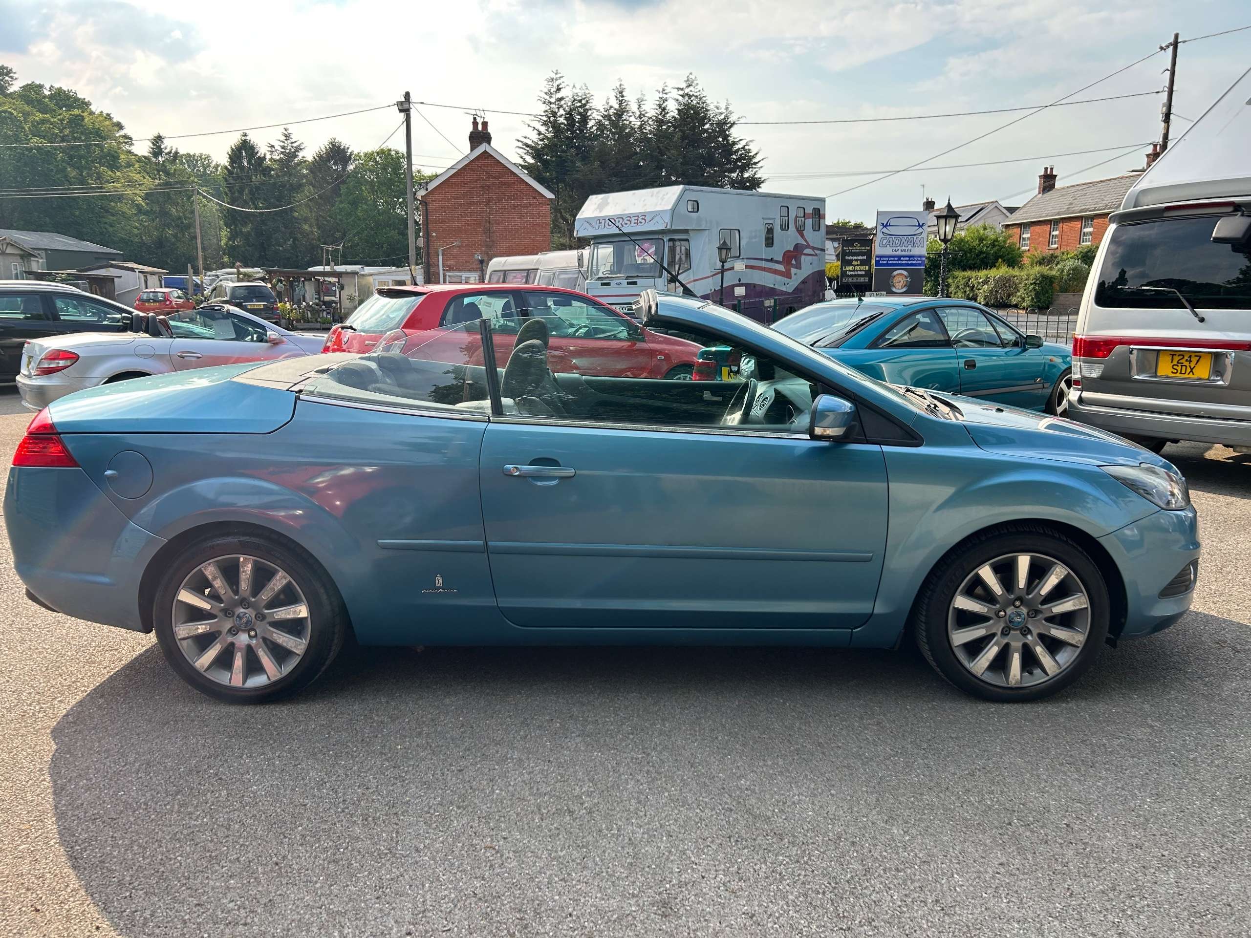 A 2010 FORD FOCUS CC 2.0 CC-2 Convertible 2dr Petrol Manual (179 g/km, 143 bhp) A 2010 FORD FOCUS CC 2.0 CC-2 Convertible 2dr Petrol Manual (179 g/km, 143 bhp)