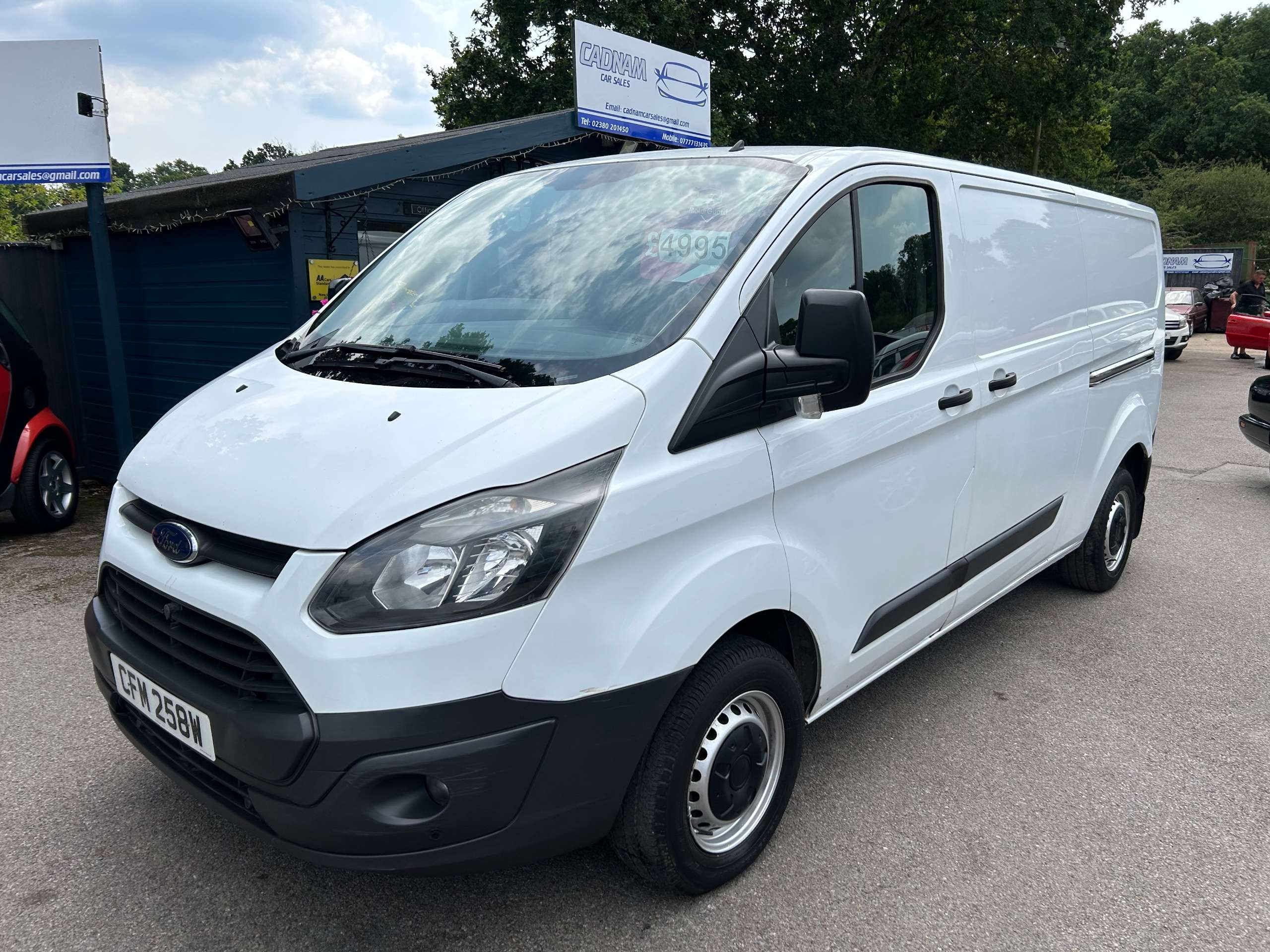 A 2015 FORD TRANSIT CUSTOM 2.2 TDCi 290 Panel Van 5dr Diesel Manual L2 H1 (186 g/km, 98 bhp) A 2015 FORD TRANSIT CUSTOM 2.2 TDCi 290 Panel Van 5dr Diesel Manual L2 H1 (186 g/km, 98 bhp)