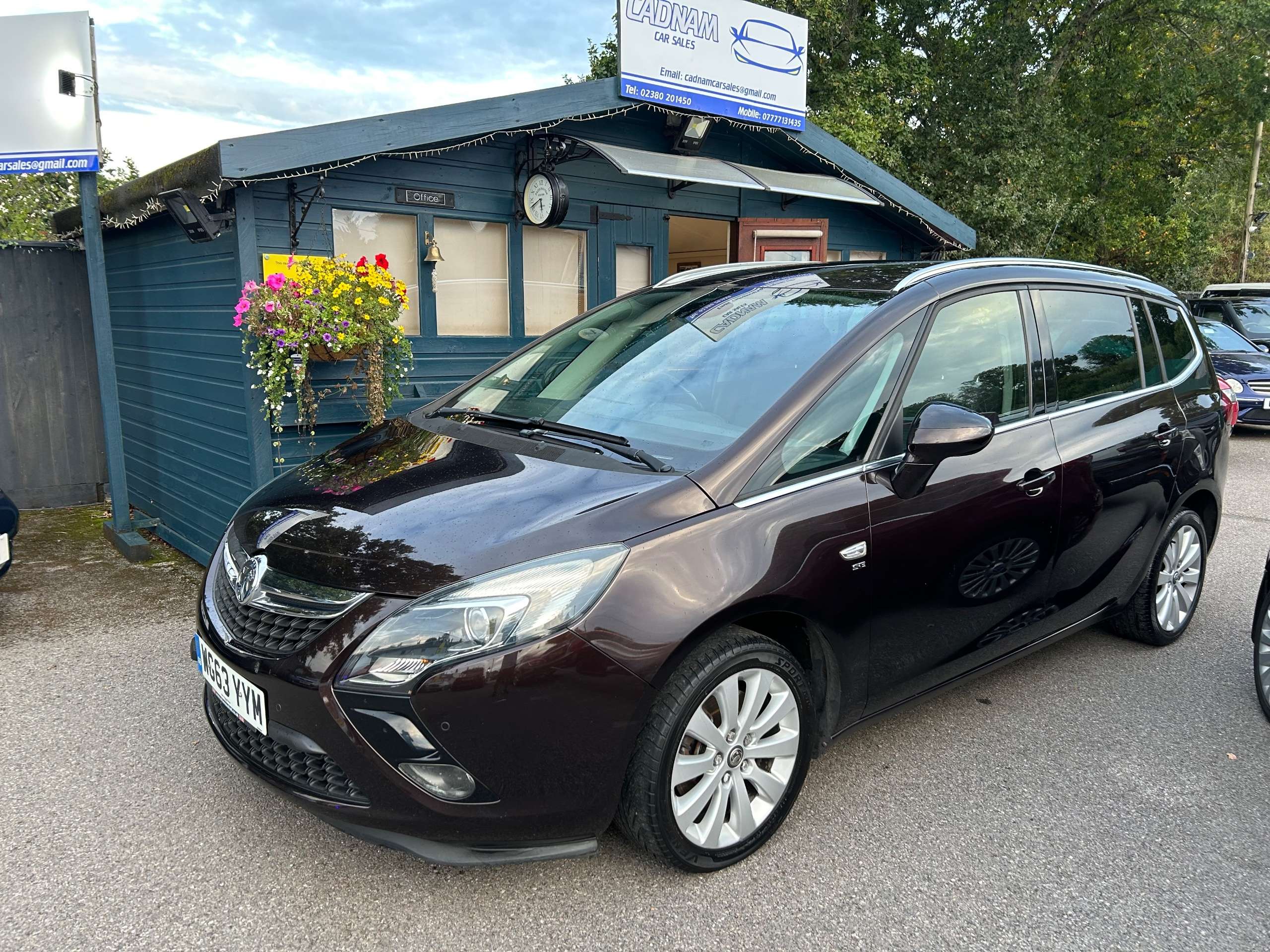 A 2013 VAUXHALL ZAFIRA TOURER 2.0 CDTi SE MPV 5dr Diesel Manual Euro 5 (165 ps) A 2013 VAUXHALL ZAFIRA TOURER 2.0 CDTi SE MPV 5dr Diesel Manual Euro 5 (165 ps)