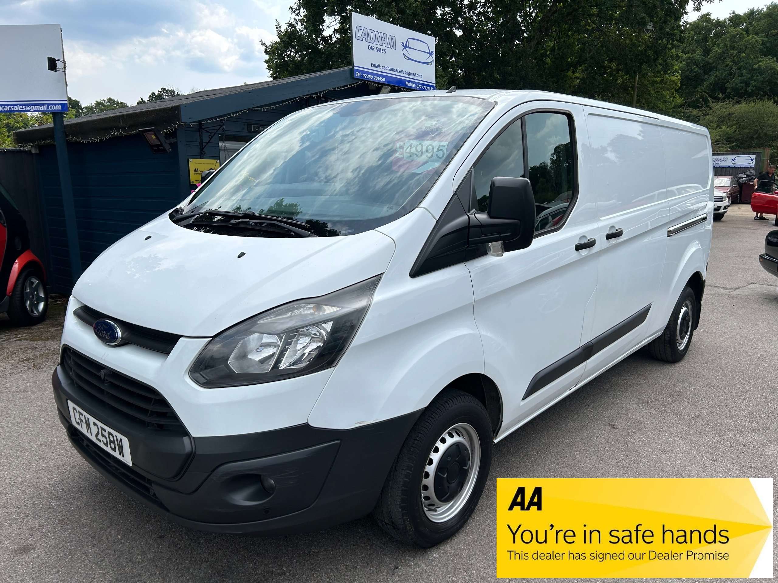 A 2015 FORD TRANSIT CUSTOM 2.2 TDCi 290 Panel Van 5dr Diesel Manual L2 H1 (186 g/km, 98 bhp) A 2015 FORD TRANSIT CUSTOM 2.2 TDCi 290 Panel Van 5dr Diesel Manual L2 H1 (186 g/km, 98 bhp)
