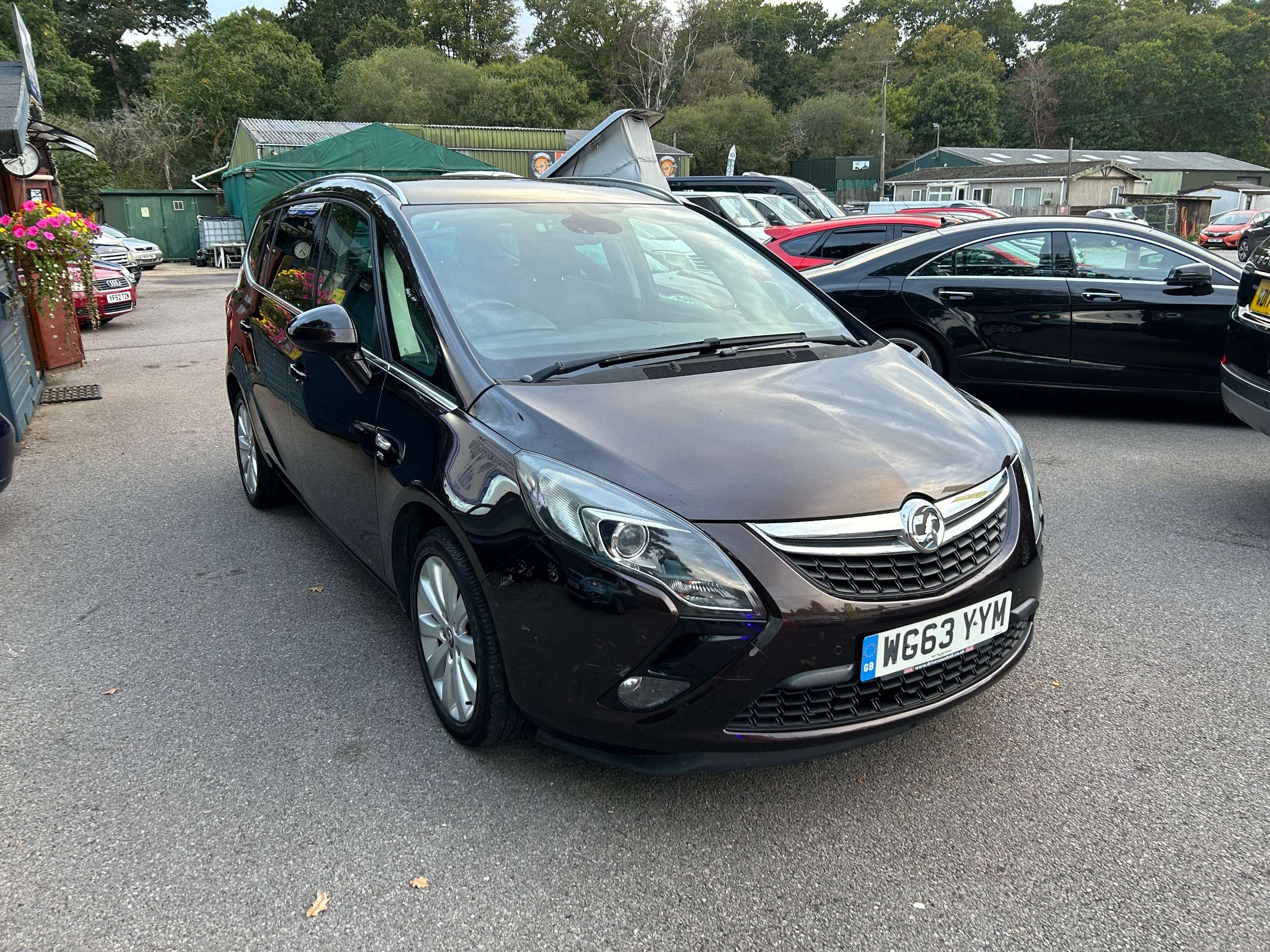 A 2013 VAUXHALL ZAFIRA TOURER 2.0 CDTi SE MPV 5dr Diesel Manual Euro 5 (165 ps) A 2013 VAUXHALL ZAFIRA TOURER 2.0 CDTi SE MPV 5dr Diesel Manual Euro 5 (165 ps)
