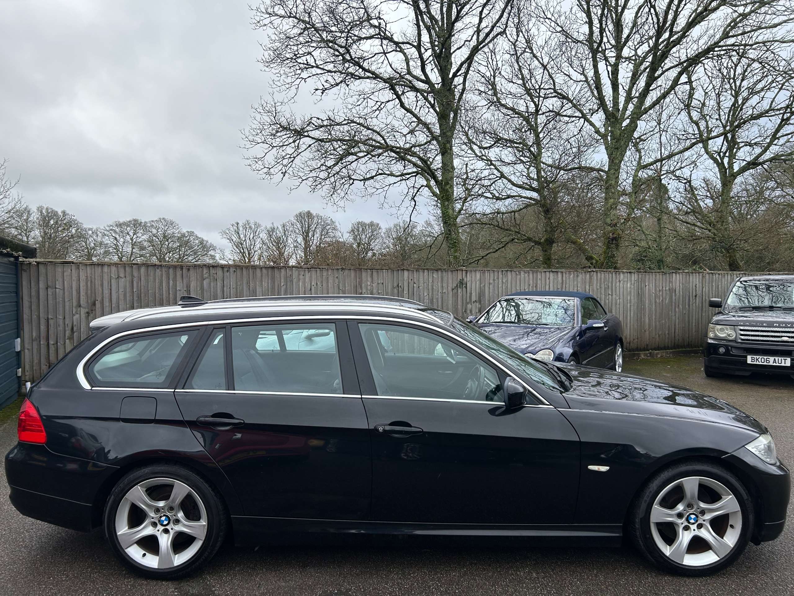 A 2011 BMW 3 SERIES 2.0 318d Exclusive Edition Touring 5dr Diesel Manual Euro 5 (s/s) (143 ps) A 2011 BMW 3 SERIES 2.0 318d Exclusive Edition Touring 5dr Diesel Manual Euro 5 (s/s) (143 ps)