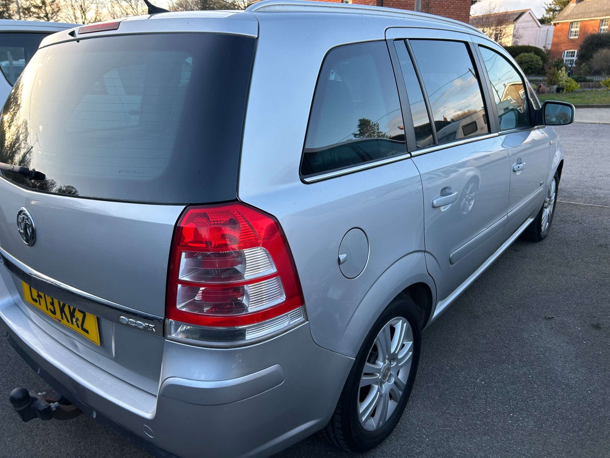 A 2013 VAUXHALL ZAFIRA 1.7 CDTi ecoFLEX Design MPV 5dr Diesel Manual Euro 5 (SNav) (110 ps) A 2013 VAUXHALL ZAFIRA 1.7 CDTi ecoFLEX Design MPV 5dr Diesel Manual Euro 5 (SNav) (110 ps)