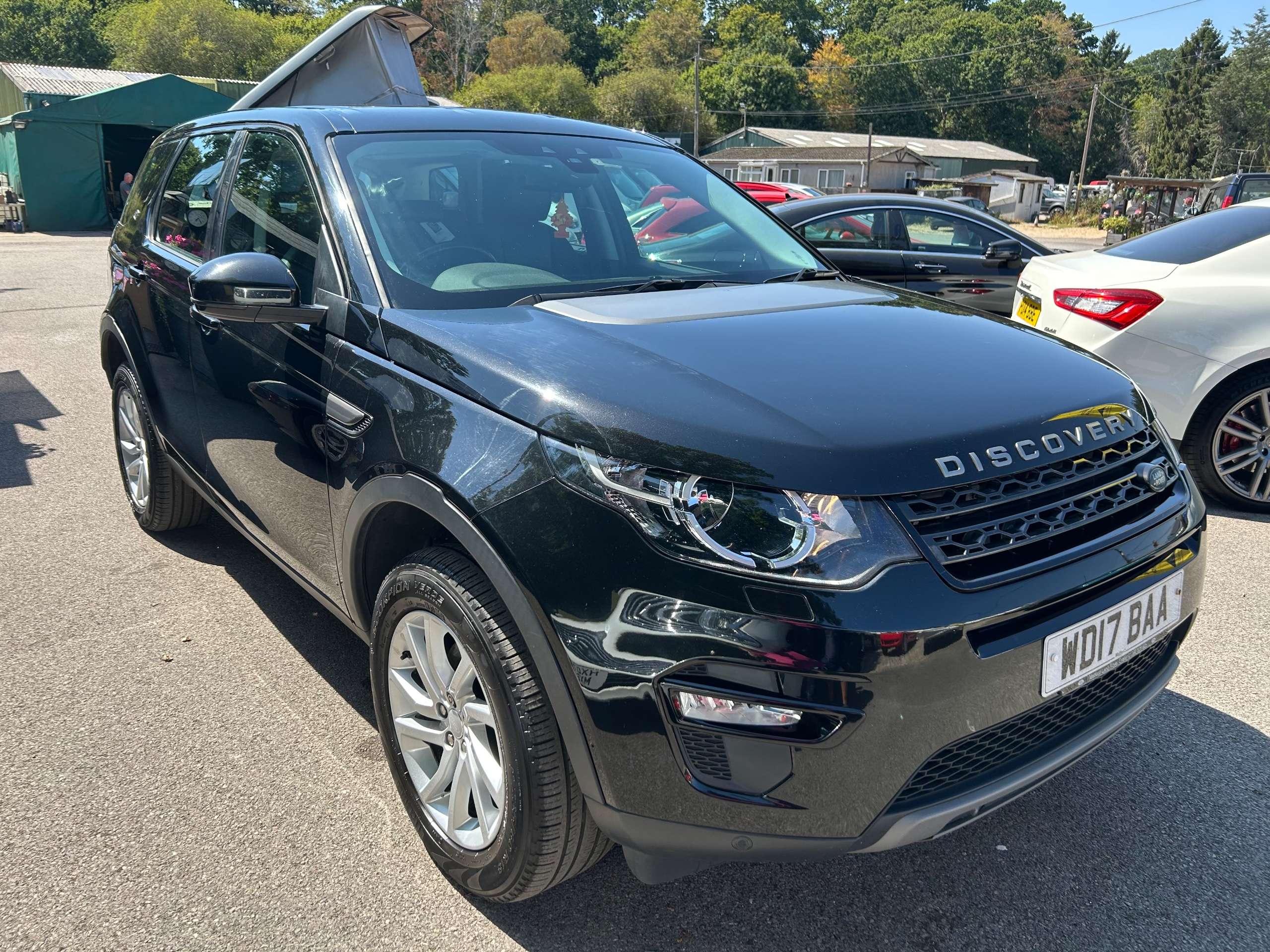 A 2017 LAND ROVER DISCOVERY SPORT 2.0 TD4 SE Tech SUV 5dr Diesel Manual 4WD Euro 6 (s/s) (180 ps) A 2017 LAND ROVER DISCOVERY SPORT 2.0 TD4 SE Tech SUV 5dr Diesel Manual 4WD Euro 6 (s/s) (180 ps)