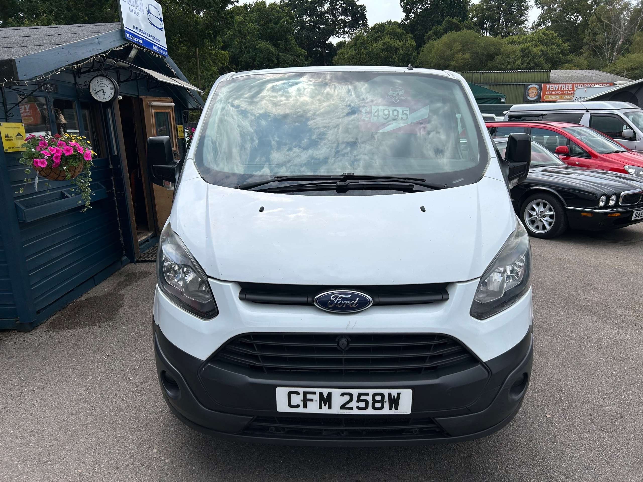 A 2015 FORD TRANSIT CUSTOM 2.2 TDCi 290 Panel Van 5dr Diesel Manual L2 H1 (186 g/km, 98 bhp) A 2015 FORD TRANSIT CUSTOM 2.2 TDCi 290 Panel Van 5dr Diesel Manual L2 H1 (186 g/km, 98 bhp)