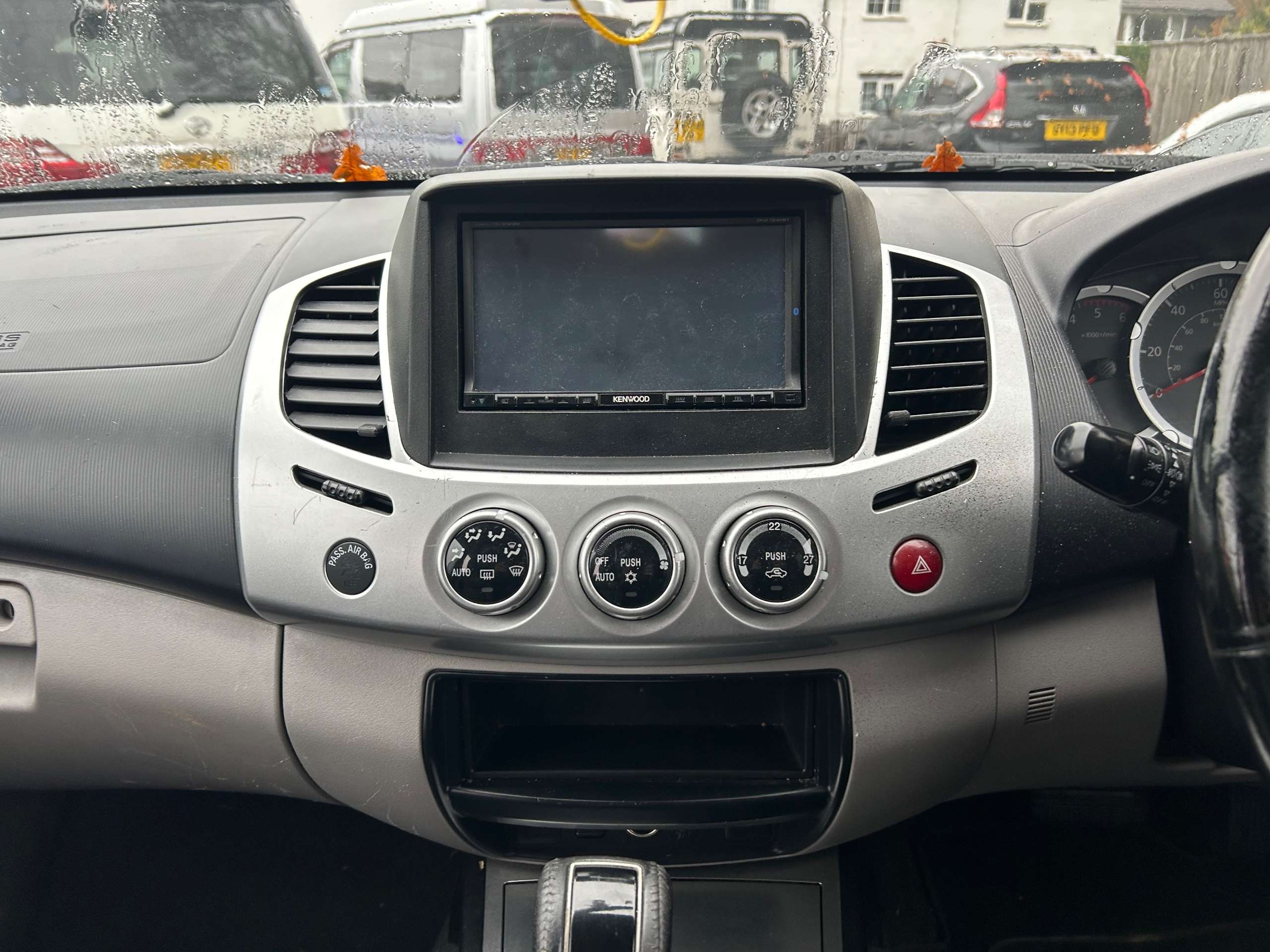 null MITSUBISHI L200 null MITSUBISHI L200