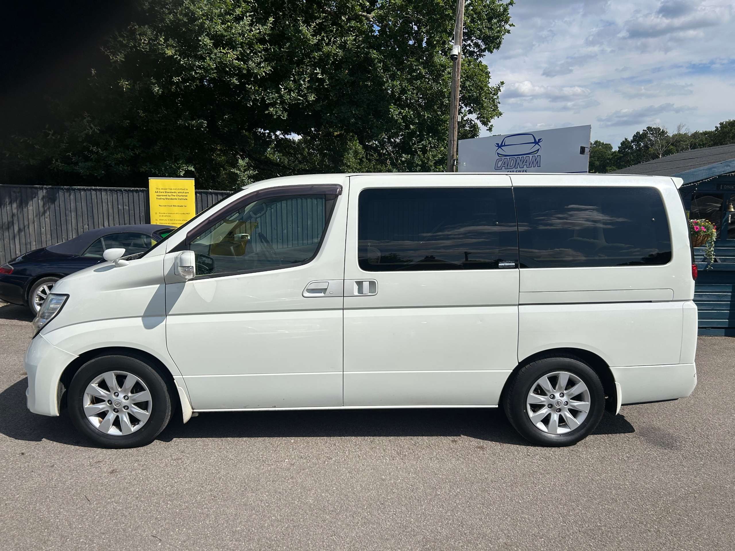A 2007 NISSAN ELGRAND A 2007 NISSAN ELGRAND