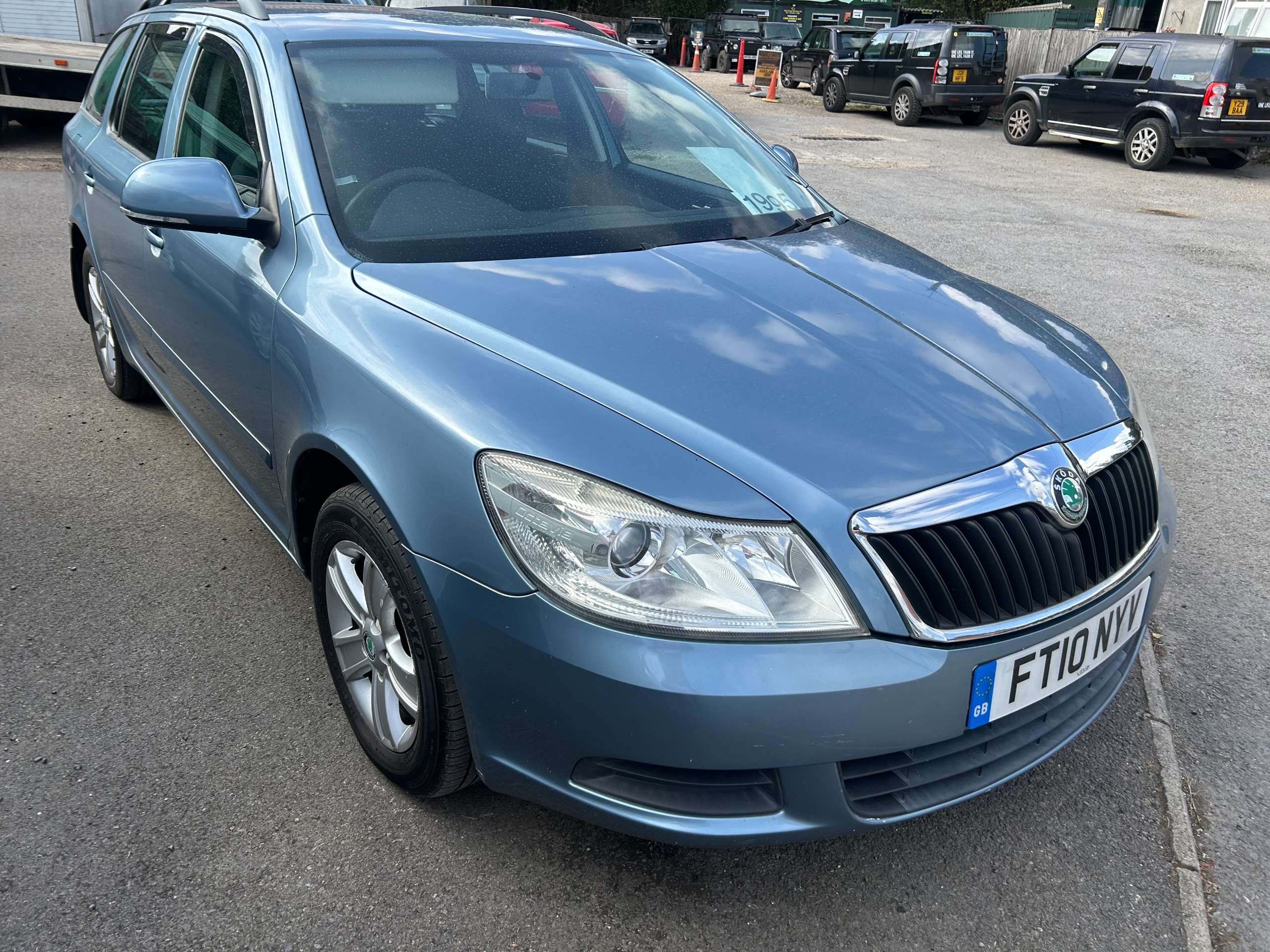 A 2010 SKODA OCTAVIA 1.6 TDI SE Estate 5dr Diesel Manual Euro 5 (105 ps) A 2010 SKODA OCTAVIA 1.6 TDI SE Estate 5dr Diesel Manual Euro 5 (105 ps)