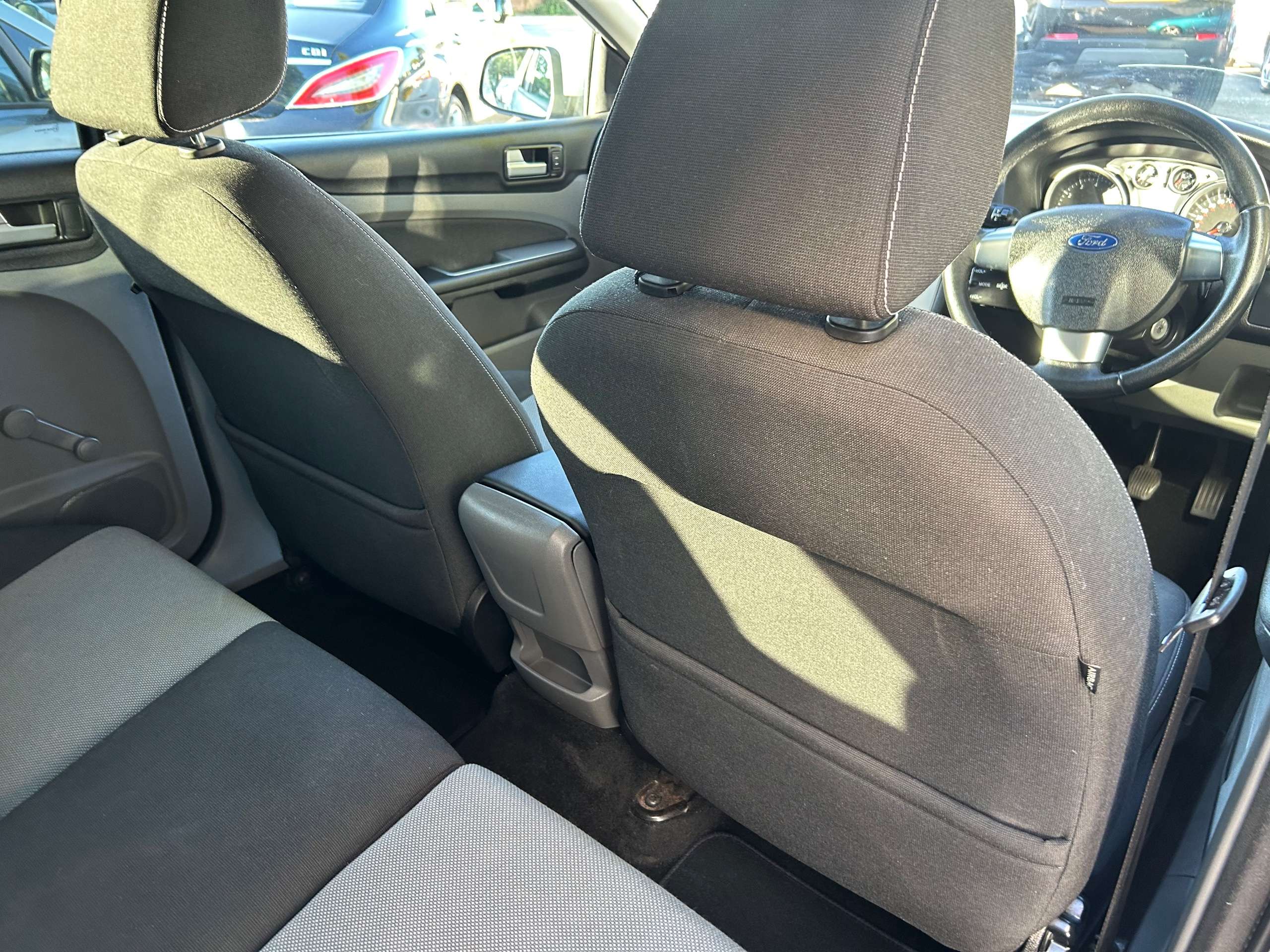 A 2010 FORD FOCUS 1.6 Zetec Hatchback 5dr Petrol Manual (161 g/km, 99 bhp) A 2010 FORD FOCUS 1.6 Zetec Hatchback 5dr Petrol Manual (161 g/km, 99 bhp)