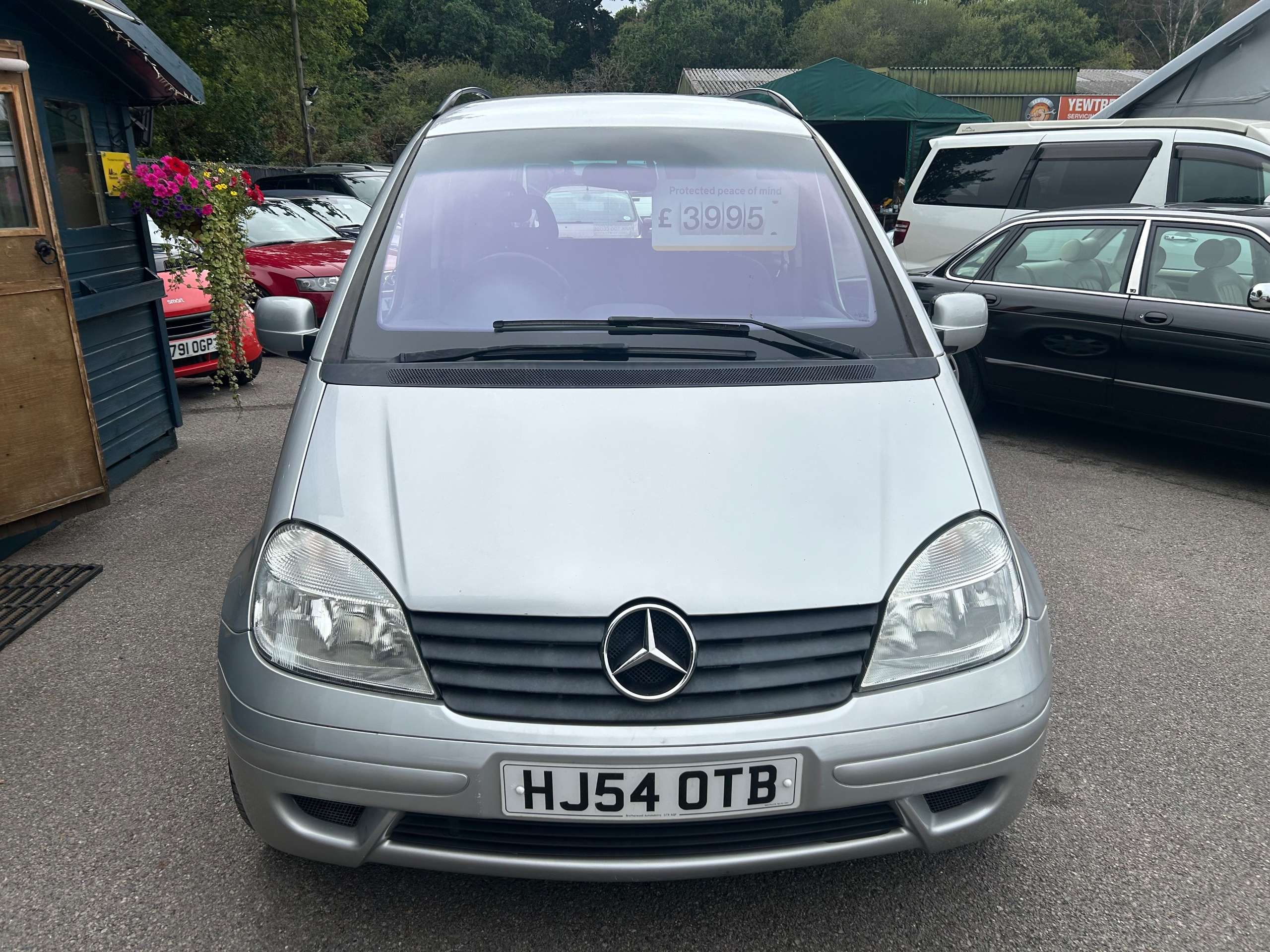 A 2004 MERCEDES-BENZ VANEO 1.7 CDI Ambiente MPV 5dr Diesel Manual (157 g/km, 90 bhp) A 2004 MERCEDES-BENZ VANEO 1.7 CDI Ambiente MPV 5dr Diesel Manual (157 g/km, 90 bhp)