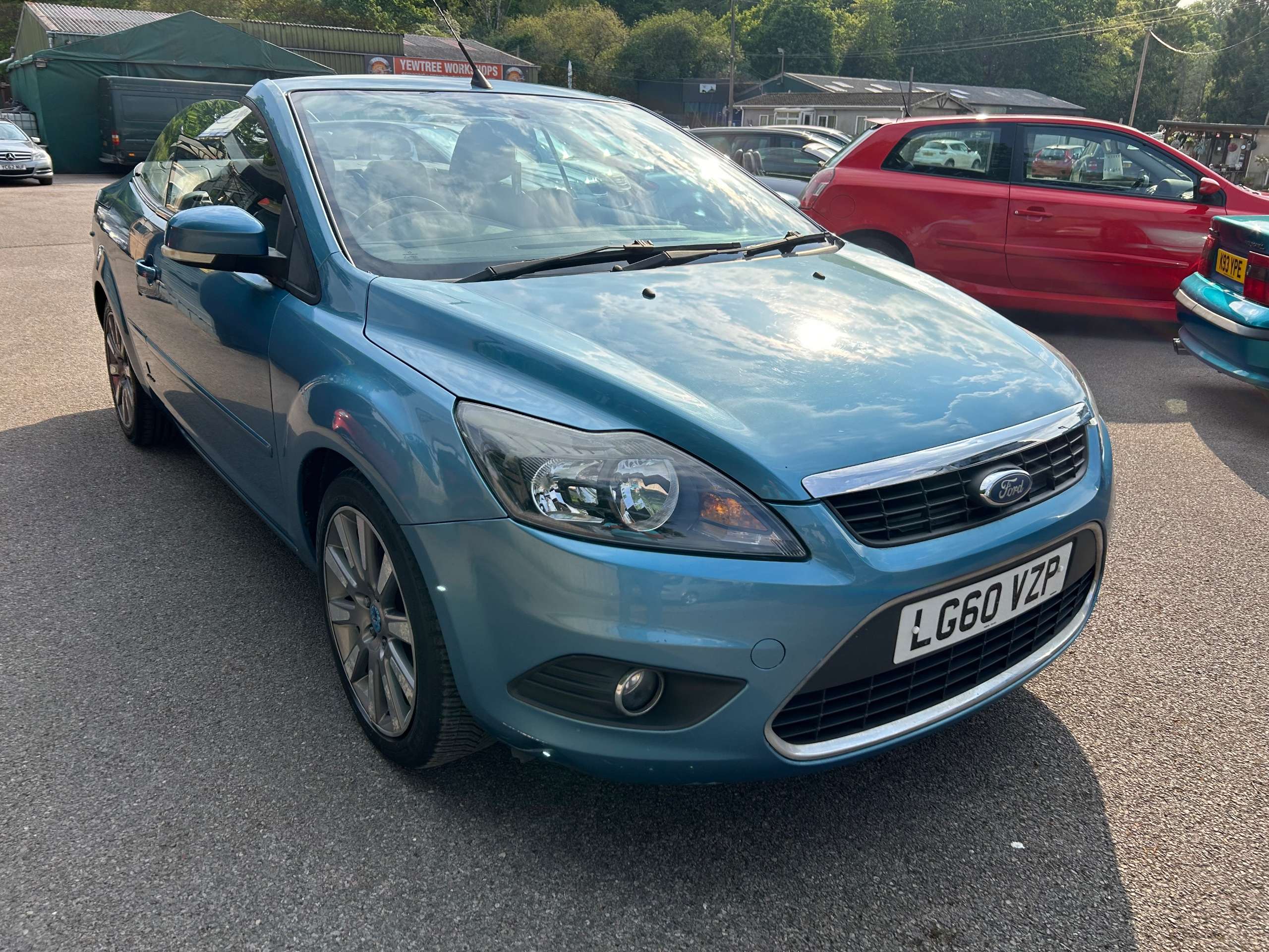 A 2010 FORD FOCUS CC 2.0 CC-2 Convertible 2dr Petrol Manual (179 g/km, 143 bhp) A 2010 FORD FOCUS CC 2.0 CC-2 Convertible 2dr Petrol Manual (179 g/km, 143 bhp)
