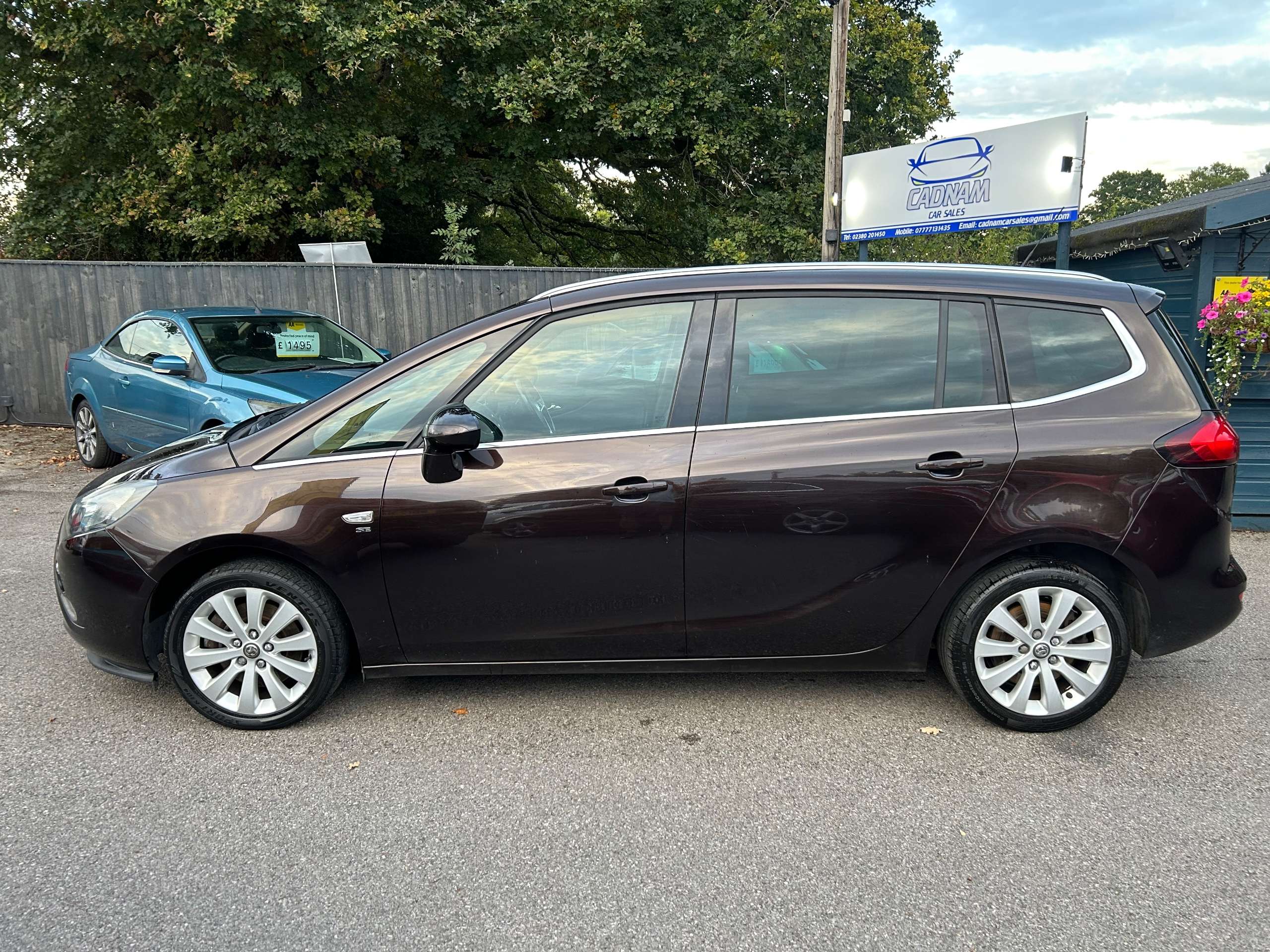 A 2013 VAUXHALL ZAFIRA TOURER 2.0 CDTi SE MPV 5dr Diesel Manual Euro 5 (165 ps) A 2013 VAUXHALL ZAFIRA TOURER 2.0 CDTi SE MPV 5dr Diesel Manual Euro 5 (165 ps)