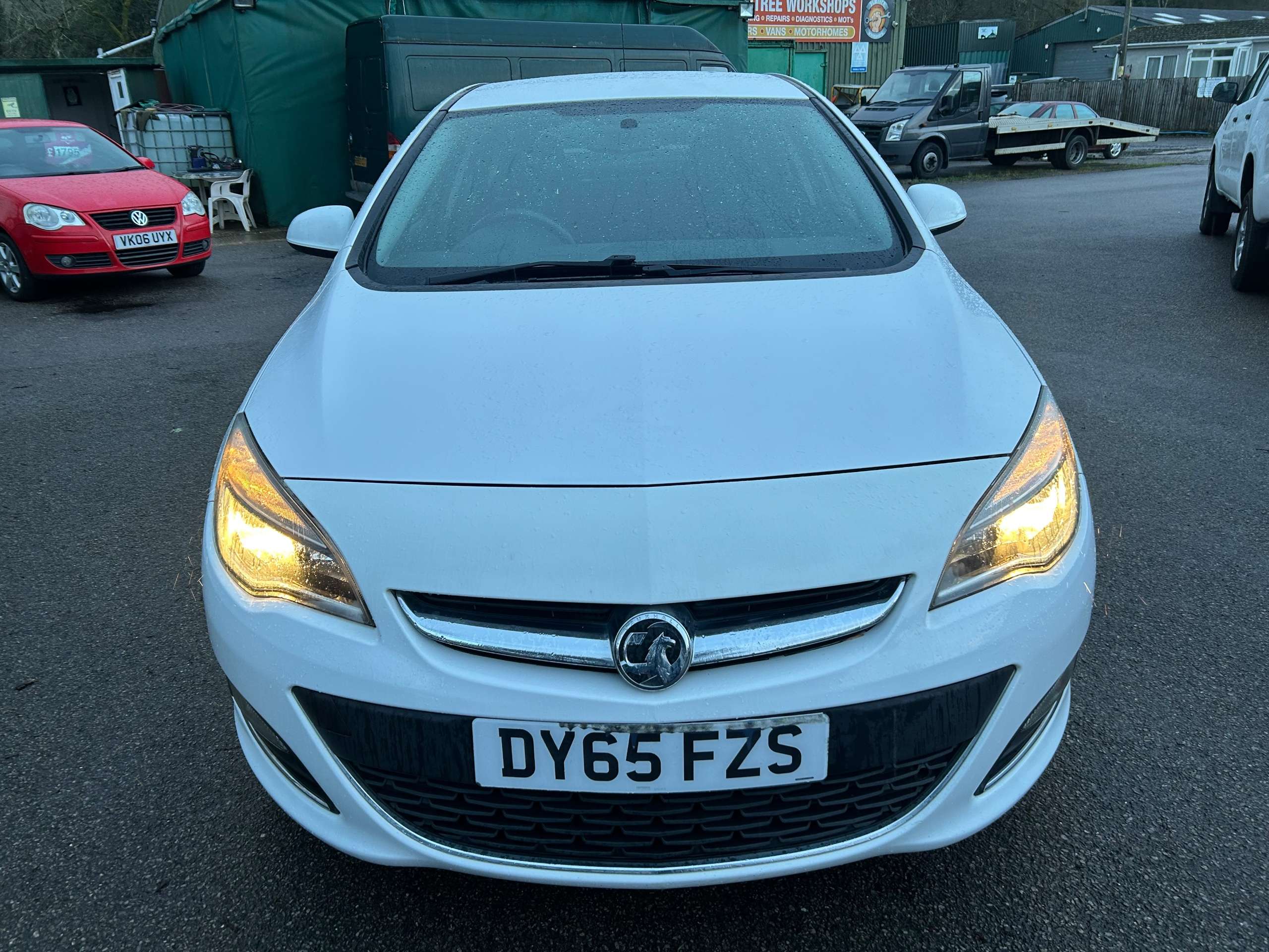 A 2015 VAUXHALL ASTRA 1.6i SRi Hatchback 5dr Petrol Manual Euro 6 (115 ps) A 2015 VAUXHALL ASTRA 1.6i SRi Hatchback 5dr Petrol Manual Euro 6 (115 ps)