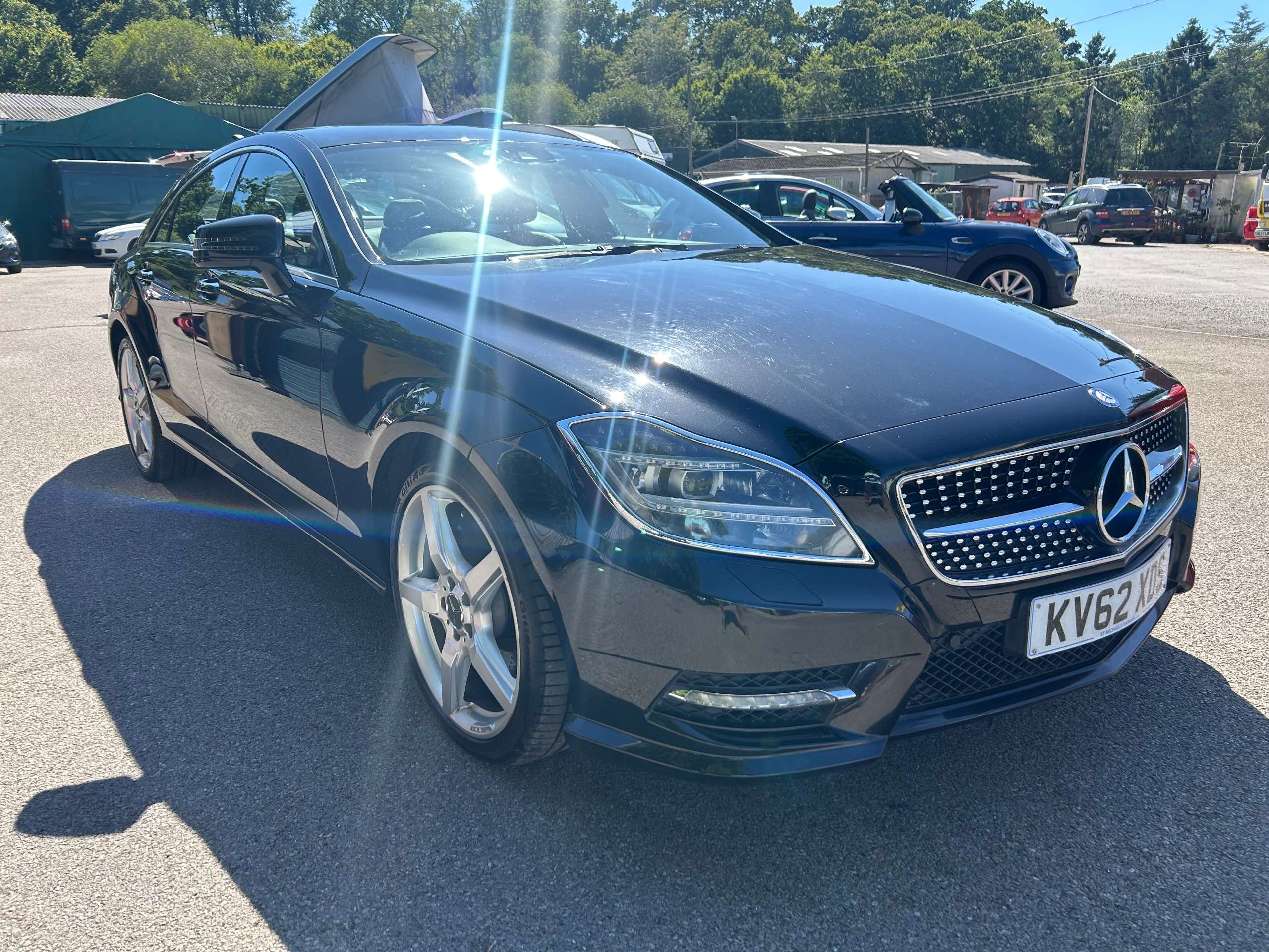 A 2012 MERCEDES-BENZ CLS CLASS 3.0 CLS350 CDI V6 BlueEfficiency Sport Coupe 4dr Diesel G-Tronic+ Euro 5 (265 ps) A 2012 MERCEDES-BENZ CLS CLASS 3.0 CLS350 CDI V6 BlueEfficiency Sport Coupe 4dr Diesel G-Tronic+ Euro 5 (265 ps)