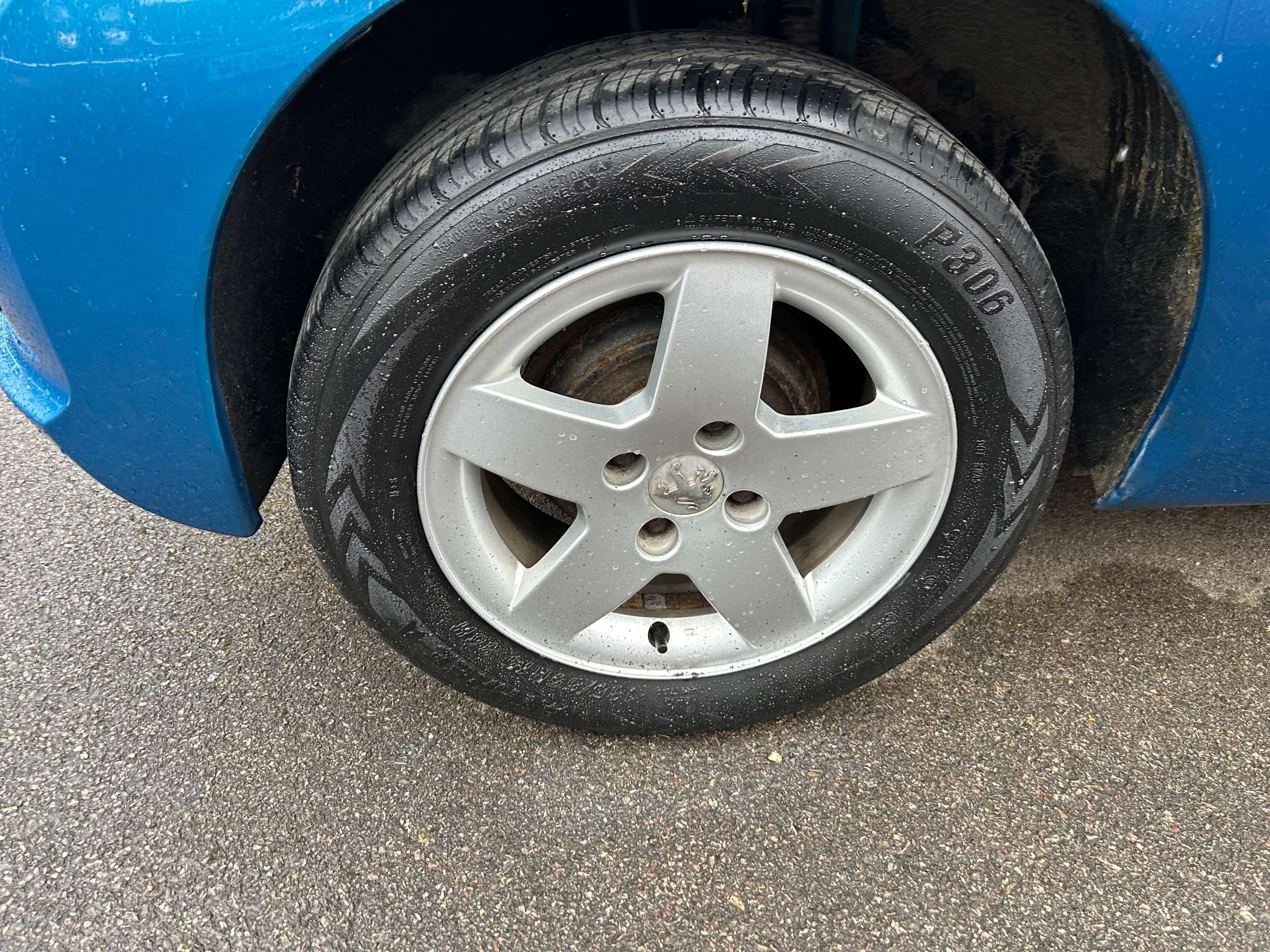 A 2008 PEUGEOT 207 1.4 VTi Cielo Hatchback 5dr Petrol Manual (145 g/km, 95 bhp) A 2008 PEUGEOT 207 1.4 VTi Cielo Hatchback 5dr Petrol Manual (145 g/km, 95 bhp)