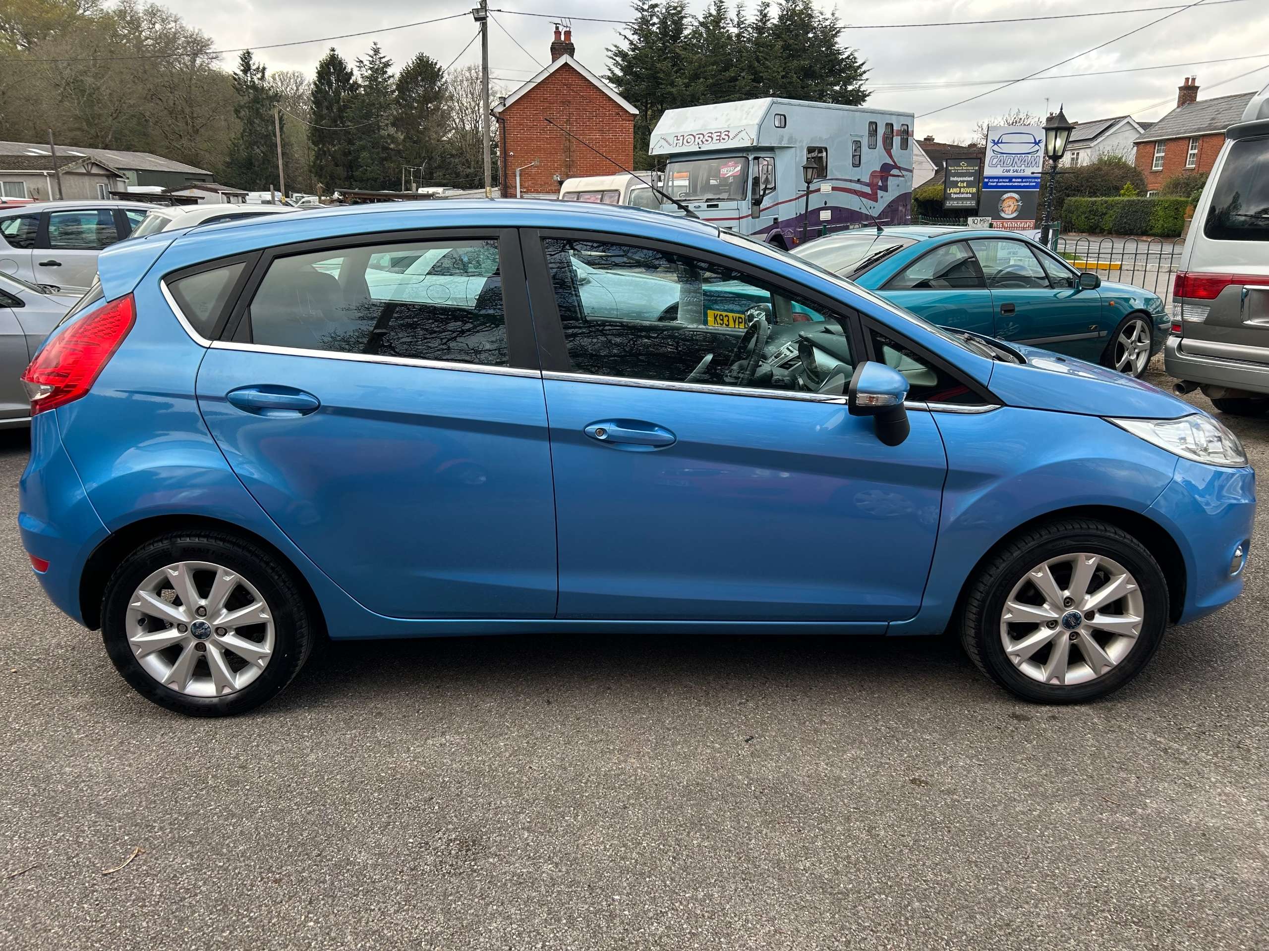 A 2009 FORD FIESTA 1.25 Zetec Hatchback 5dr Petrol Manual (133 g/km, 81 bhp) A 2009 FORD FIESTA 1.25 Zetec Hatchback 5dr Petrol Manual (133 g/km, 81 bhp)
