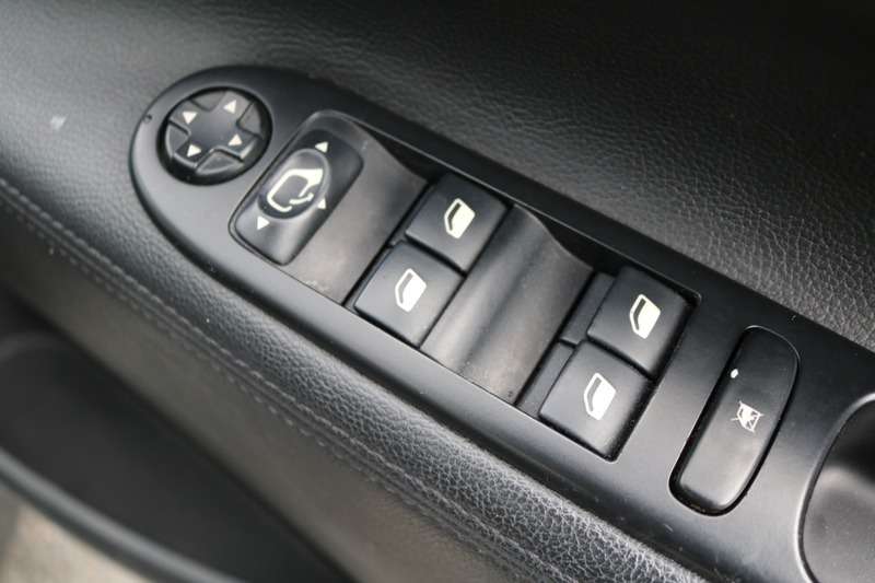 2012 PEUGEOT 207 2012 PEUGEOT 207