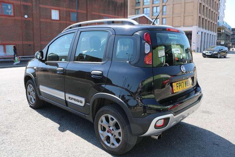A 2017 FIAT PANDA TWINAIR CROSS A 2017 FIAT PANDA TWINAIR CROSS