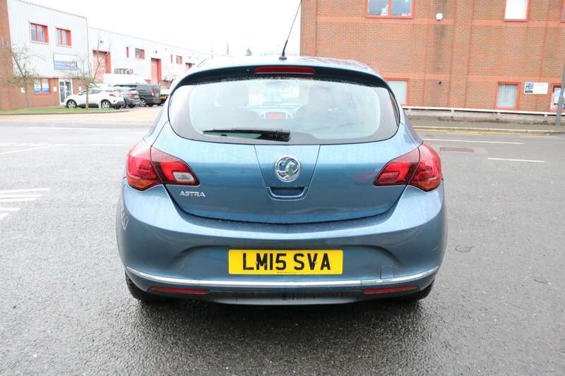 A 2015 VAUXHALL ASTRA 1.4 SRI A 2015 VAUXHALL ASTRA 1.4 SRI