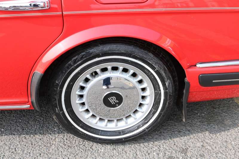 1995 ROLLS-ROYCE SILVER SPIRIT 1995 ROLLS-ROYCE SILVER SPIRIT