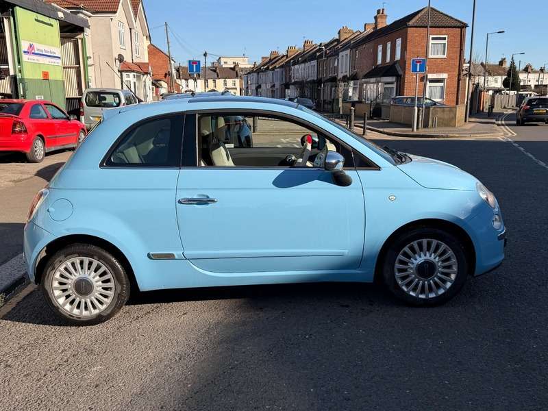 A 2012 FIAT 500 LOUNGE A 2012 FIAT 500 LOUNGE