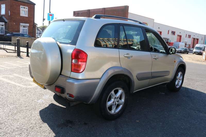 A 2003 TOYOTA RAV4 VVTI VX A 2003 TOYOTA RAV4 VVTI VX