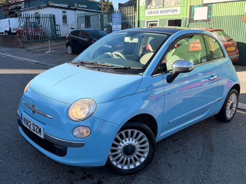 A 2012 FIAT 500 LOUNGE A 2012 FIAT 500 LOUNGE