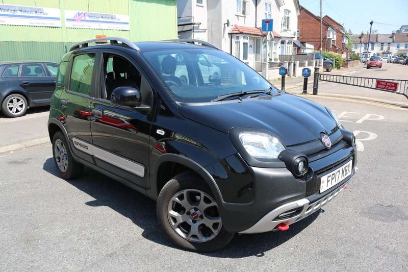 A 2017 FIAT PANDA TWINAIR CROSS A 2017 FIAT PANDA TWINAIR CROSS