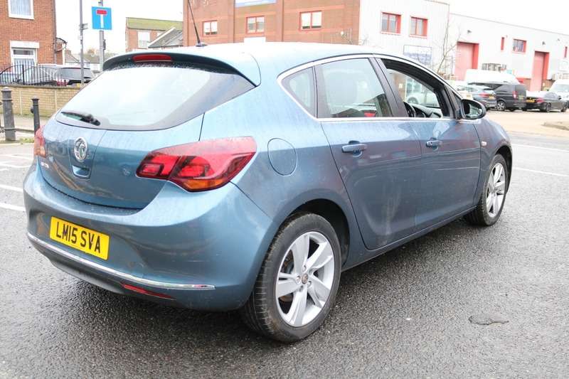 A 2015 VAUXHALL ASTRA 1.4 SRI A 2015 VAUXHALL ASTRA 1.4 SRI