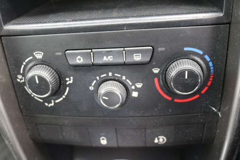 2012 PEUGEOT 207 2012 PEUGEOT 207