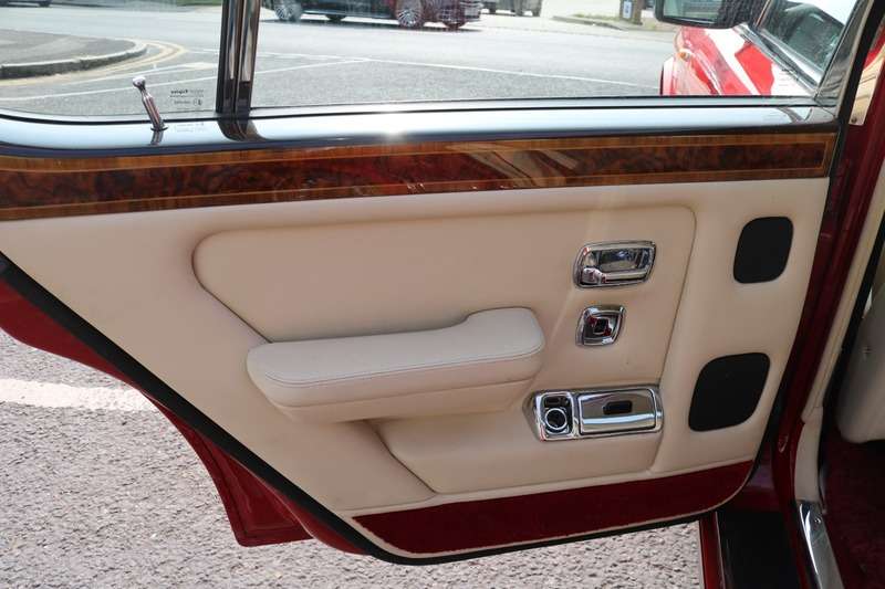 1995 ROLLS-ROYCE SILVER SPIRIT 1995 ROLLS-ROYCE SILVER SPIRIT