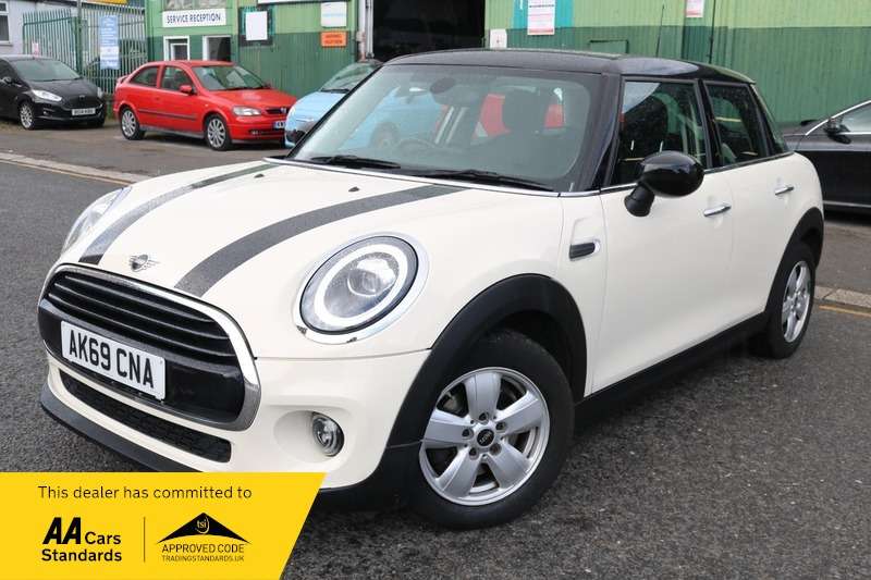 A 2019 MINI COOPER COOPER CLASSIC A 2019 MINI COOPER COOPER CLASSIC