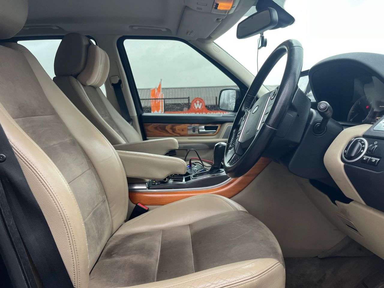 A 2009 LAND ROVER RANGE ROVER SPORT 3.0 TD V6 HSE SUV 5dr Diesel CommandShift 4WD Euro 4 (245 ps) Car Finance, A 2009 LAND ROVER RANGE ROVER SPORT 3.0 TD V6 HSE SUV 5dr Diesel CommandShift 4WD Euro 4 (245 ps) Car Finance,