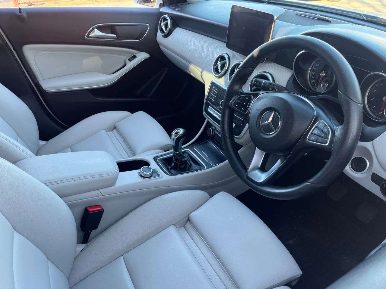 A 2017 MERCEDES-BENZ A-CLASS 1.6 A160 Sport (Executive) Hatchback 5dr Petrol Manual Euro 6 (s/s) (102 ps A 2017 MERCEDES-BENZ A-CLASS 1.6 A160 Sport (Executive) Hatchback 5dr Petrol Manual Euro 6 (s/s) (102 ps