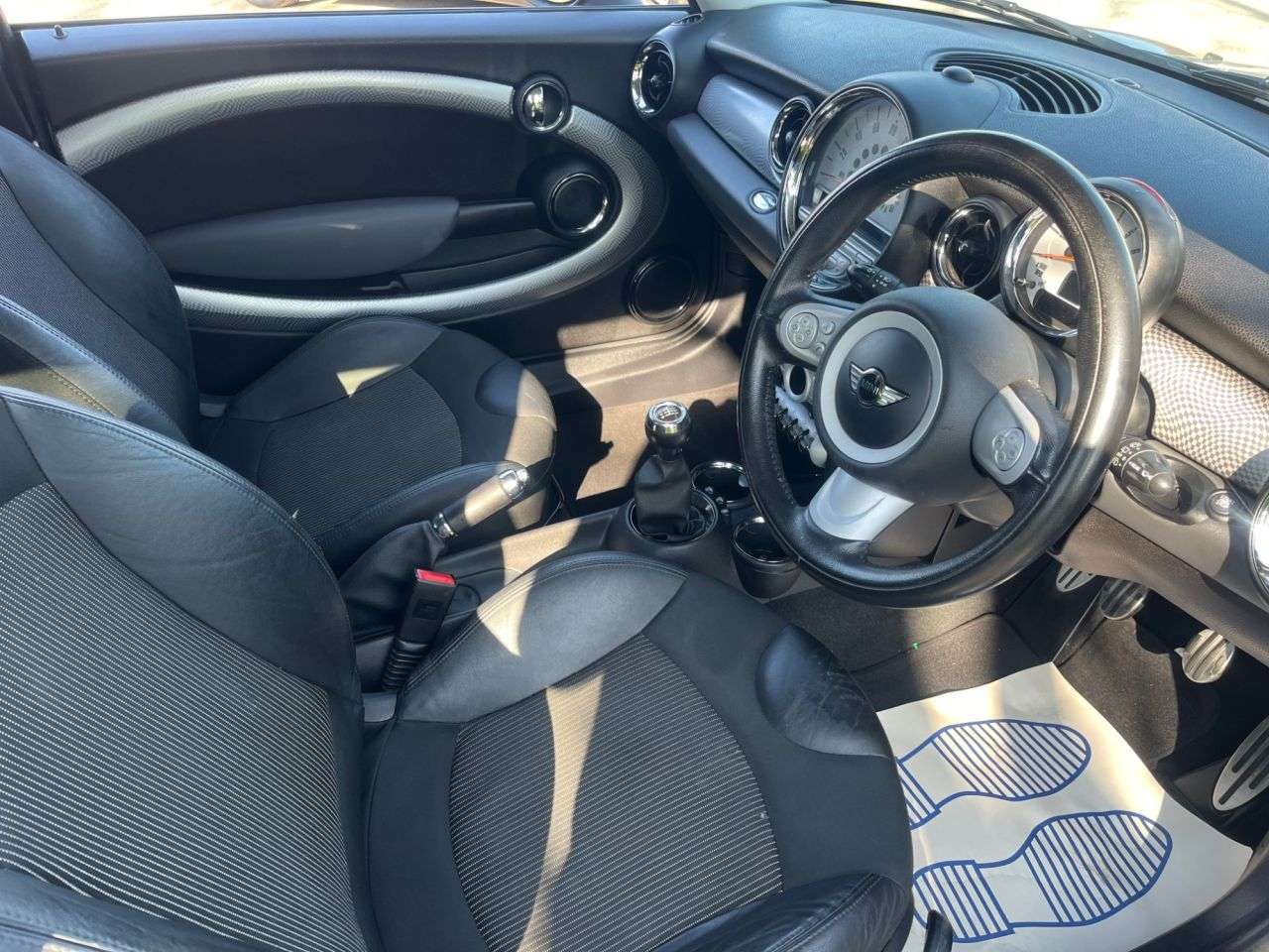 A 2009 MINI HATCH 1.6 Cooper S Hatchback 3dr Petrol Manual Euro 5 (175 ps) PLEASE WATCH FULL A 2009 MINI HATCH 1.6 Cooper S Hatchback 3dr Petrol Manual Euro 5 (175 ps) PLEASE WATCH FULL