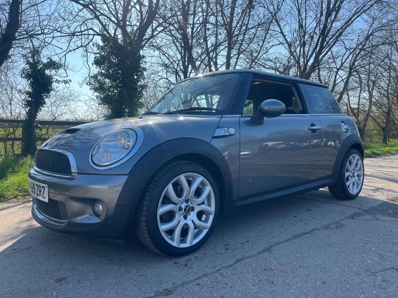 A 2009 MINI HATCH 1.6 Cooper S Hatchback 3dr Petrol Manual Euro 5 (175 ps) PLEASE WATCH FULL A 2009 MINI HATCH 1.6 Cooper S Hatchback 3dr Petrol Manual Euro 5 (175 ps) PLEASE WATCH FULL