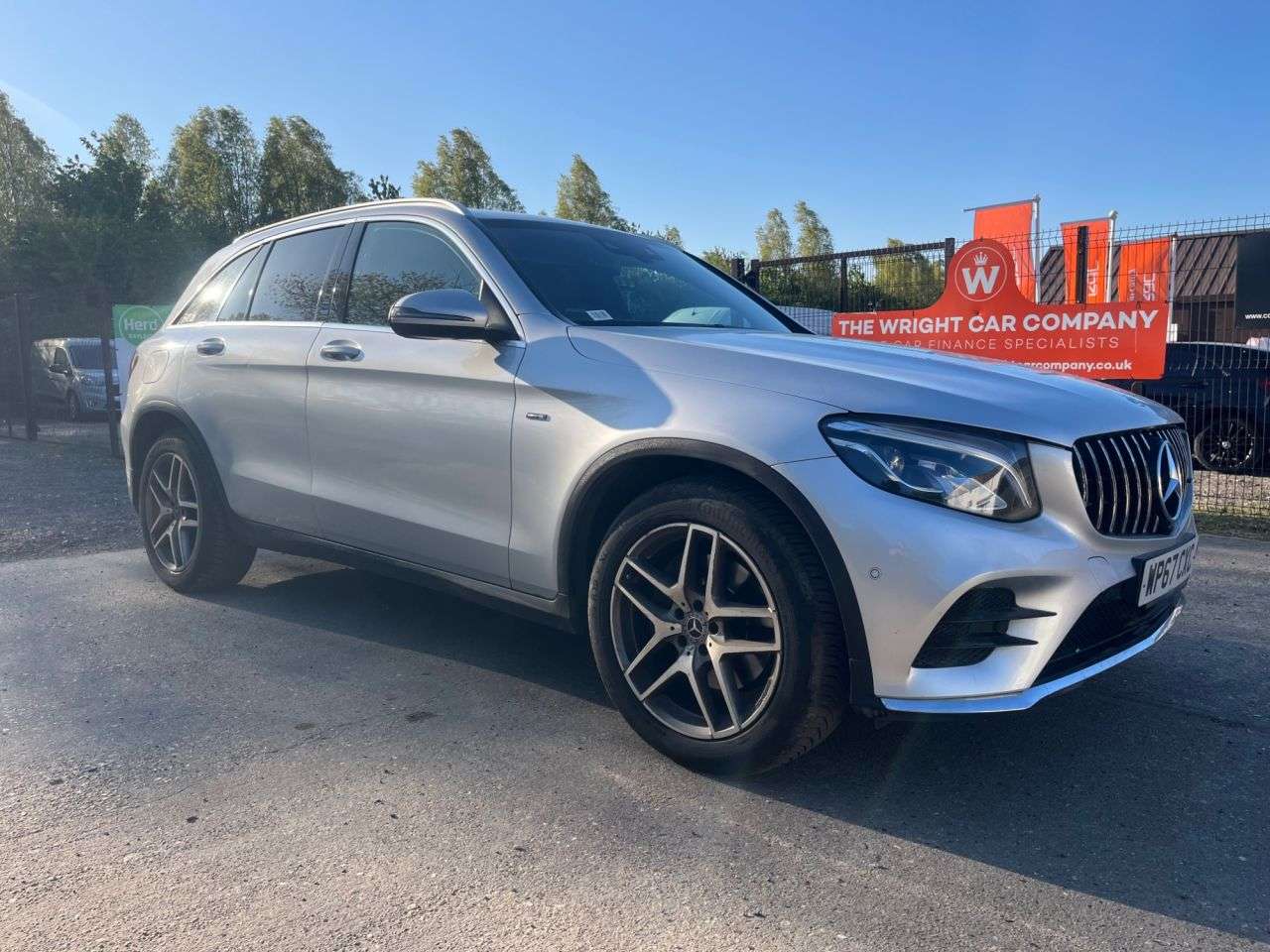 A 2017 MERCEDES-BENZ GLC 2.1 GLC220d AMG Line SUV 5dr Diesel G-Tronic 4MATIC Euro 6 (s/s) (170 ps) C A 2017 MERCEDES-BENZ GLC 2.1 GLC220d AMG Line SUV 5dr Diesel G-Tronic 4MATIC Euro 6 (s/s) (170 ps) C
