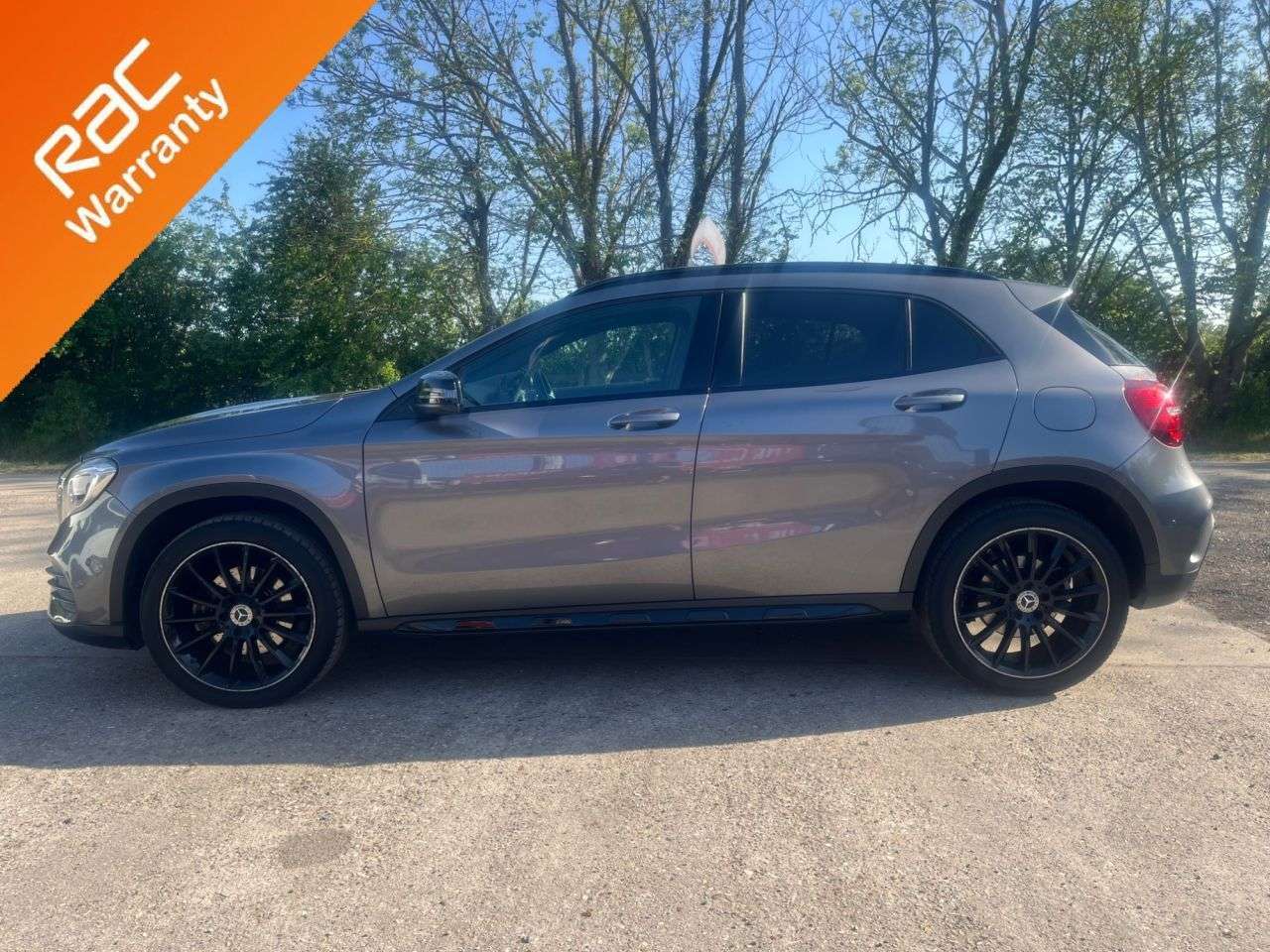 A 2017 MERCEDES-BENZ 180 2.1 GLA220d AMG Line (Premium) SUV 5dr Diesel 7G-DCT 4MATIC Euro 6 (s/s) (1 A 2017 MERCEDES-BENZ 180 2.1 GLA220d AMG Line (Premium) SUV 5dr Diesel 7G-DCT 4MATIC Euro 6 (s/s) (1