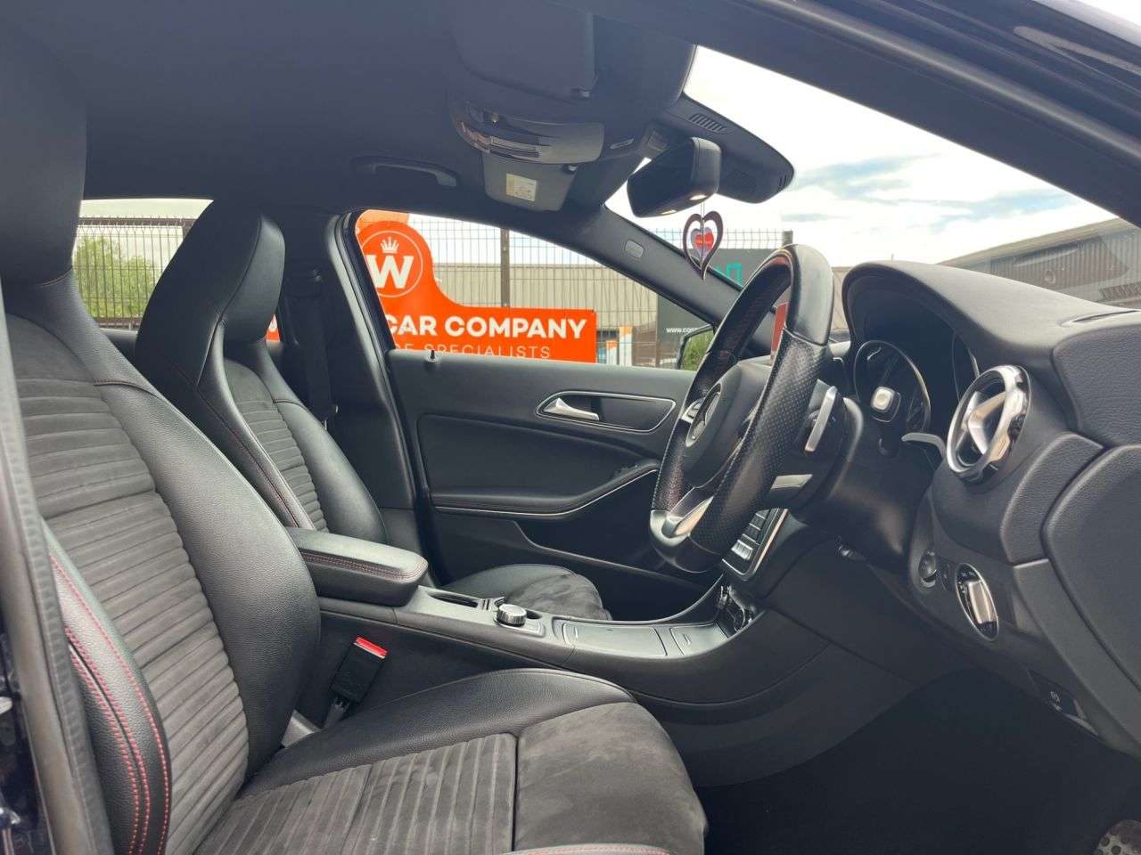 A 2018 MERCEDES-BENZ 180 2.1 GLA220d AMG Line (Premium) SUV 5dr Diesel 7G-DCT 4MATIC Euro 6 (s/s) (1 A 2018 MERCEDES-BENZ 180 2.1 GLA220d AMG Line (Premium) SUV 5dr Diesel 7G-DCT 4MATIC Euro 6 (s/s) (1