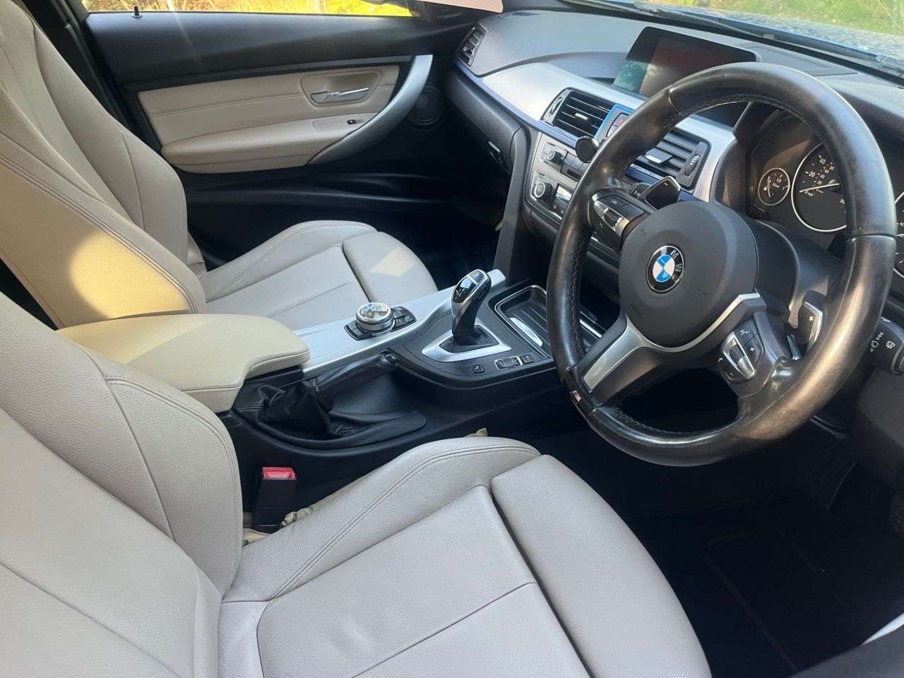 A 2015 BMW 3 SERIES 2.0 320d M Sport Saloon 4dr Diesel Auto Euro 6 (s/s) (190 ps) Car Finance, A 2015 BMW 3 SERIES 2.0 320d M Sport Saloon 4dr Diesel Auto Euro 6 (s/s) (190 ps) Car Finance,