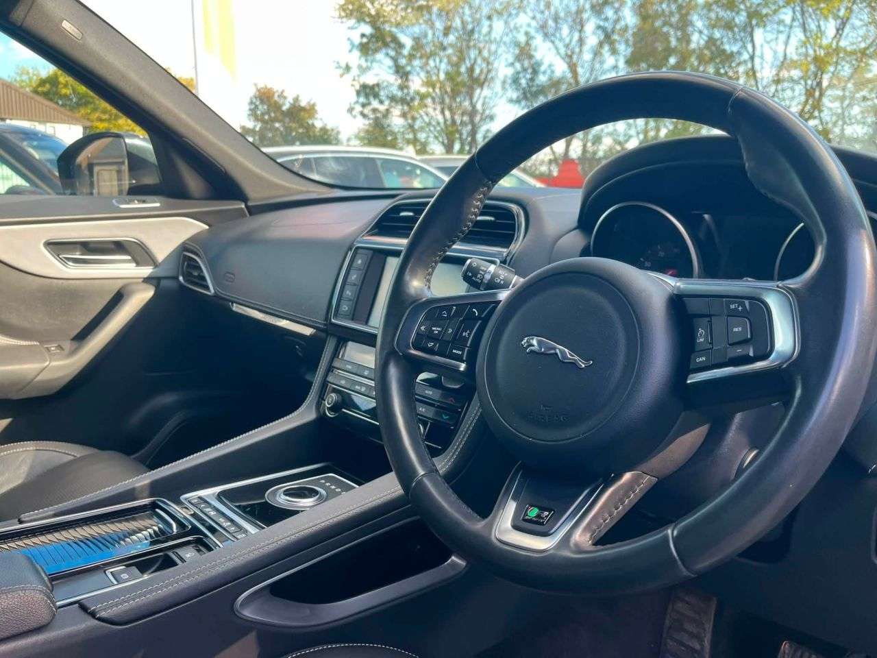 A 2017 JAGUAR F-PACE 2.0 P250i R-Sport SUV 5dr Petrol Auto AWD Euro 6 (s/s) (250 ps) Car Finance A 2017 JAGUAR F-PACE 2.0 P250i R-Sport SUV 5dr Petrol Auto AWD Euro 6 (s/s) (250 ps) Car Finance