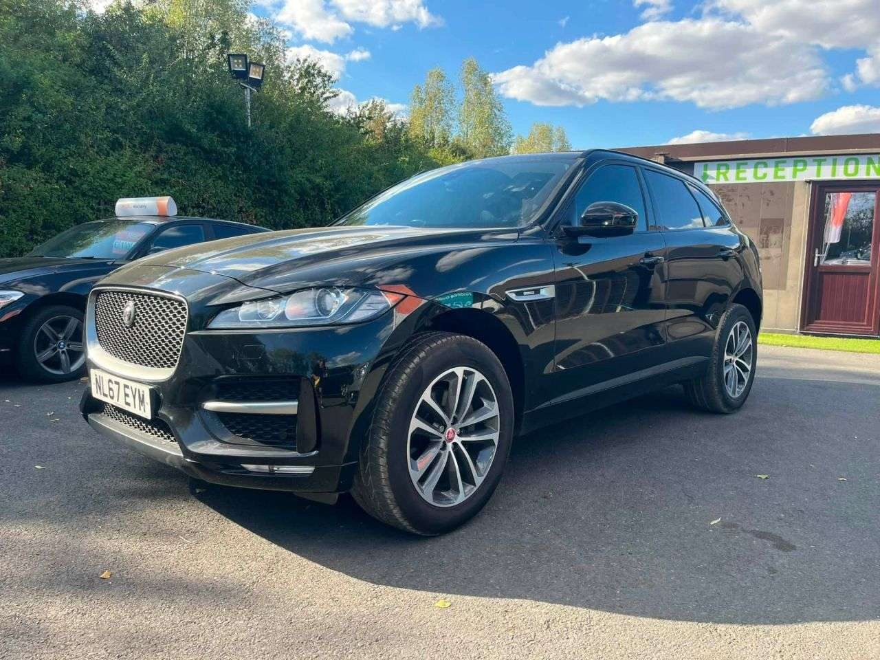 A 2017 JAGUAR F-PACE 2.0 P250i R-Sport SUV 5dr Petrol Auto AWD Euro 6 (s/s) (250 ps) Car Finance A 2017 JAGUAR F-PACE 2.0 P250i R-Sport SUV 5dr Petrol Auto AWD Euro 6 (s/s) (250 ps) Car Finance