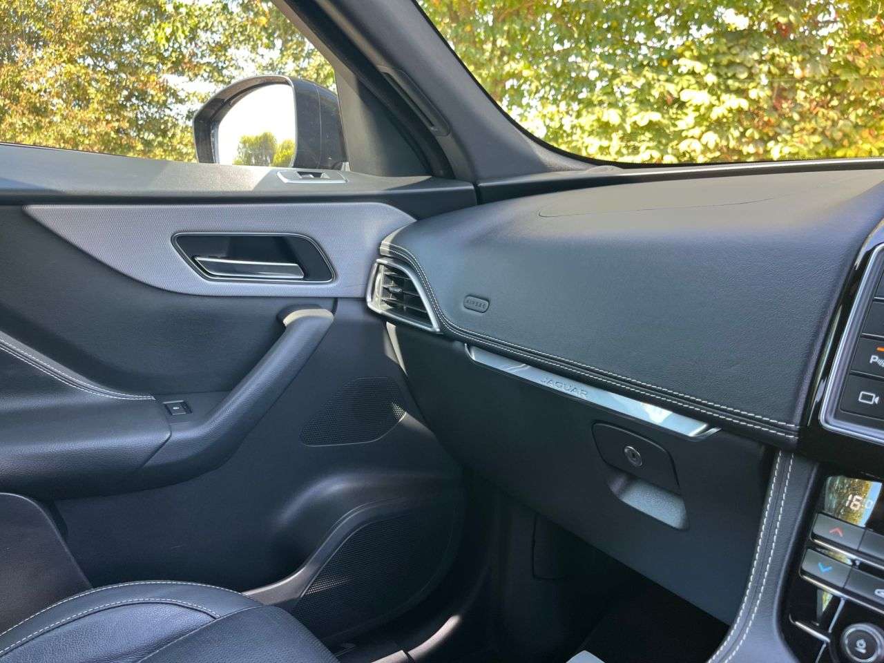2017 JAGUAR F-PACE 2017 JAGUAR F-PACE