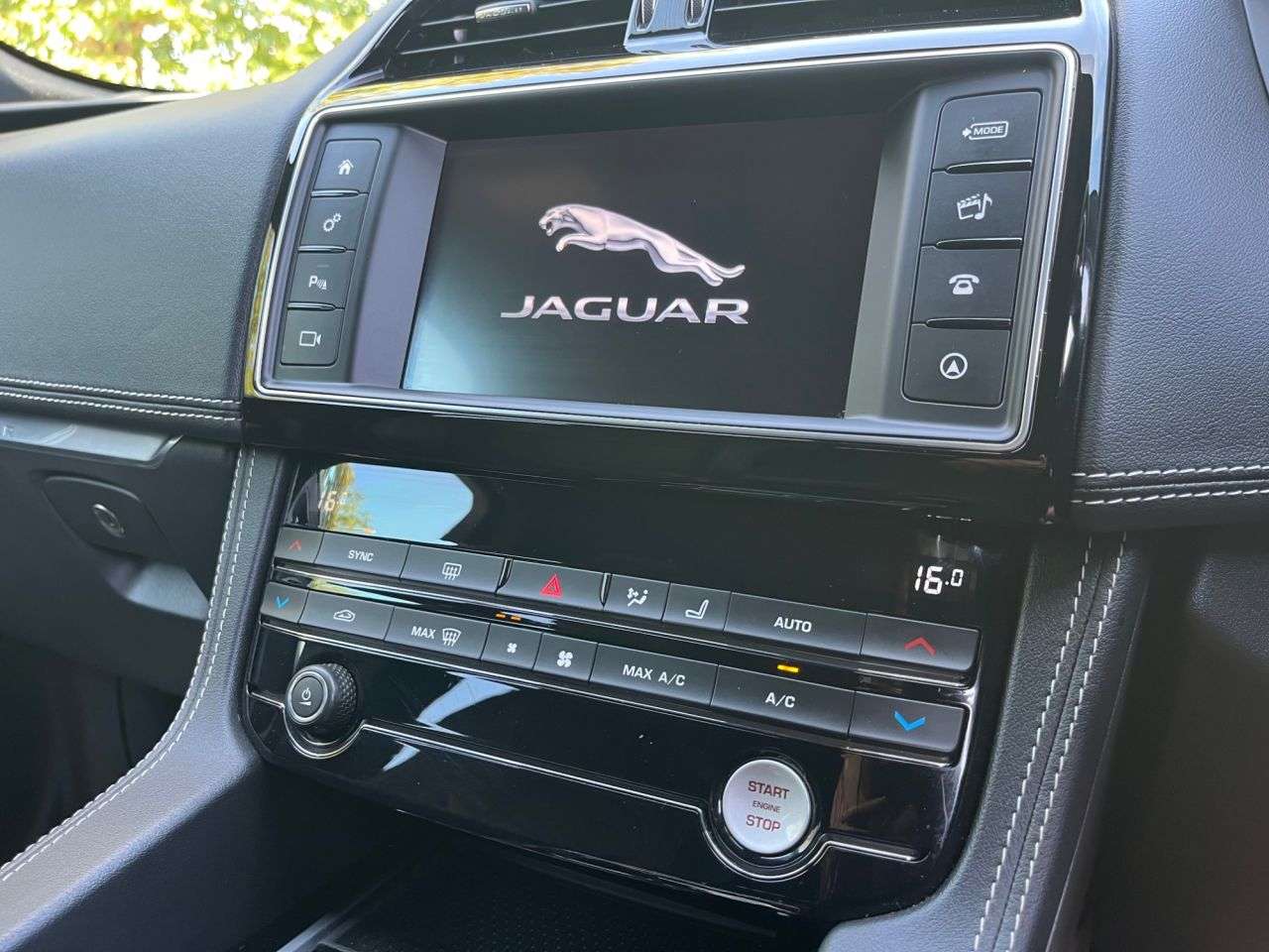 2017 JAGUAR F-PACE 2017 JAGUAR F-PACE